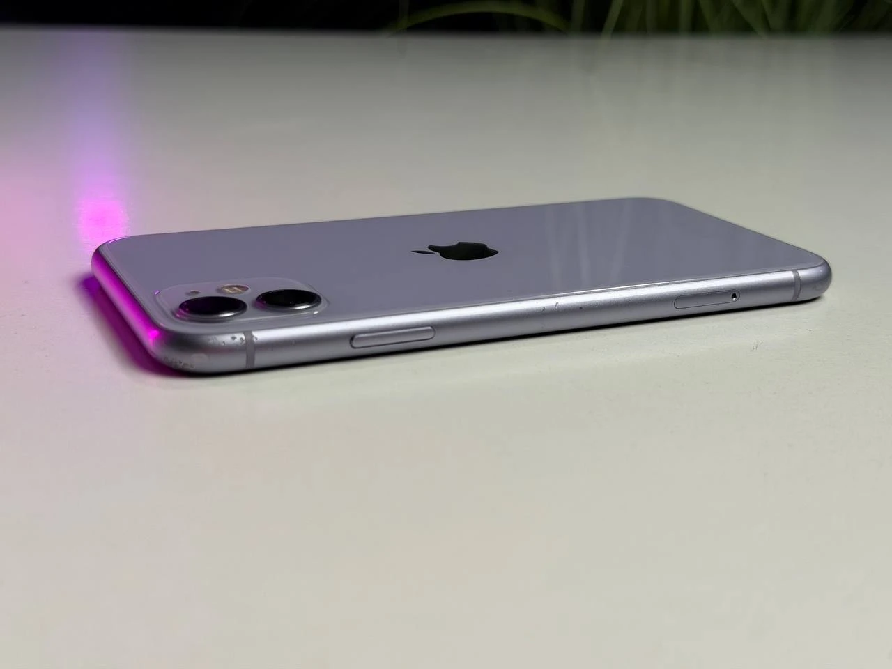 ВЖИВАНИЙ Б/У Apple iPhone 11 256GB Purple (MWLQ2) - Стан: задовільний | Акумулятор: 100% | Комплектація: iPhone, кабель | Гарантія: 3 міс.