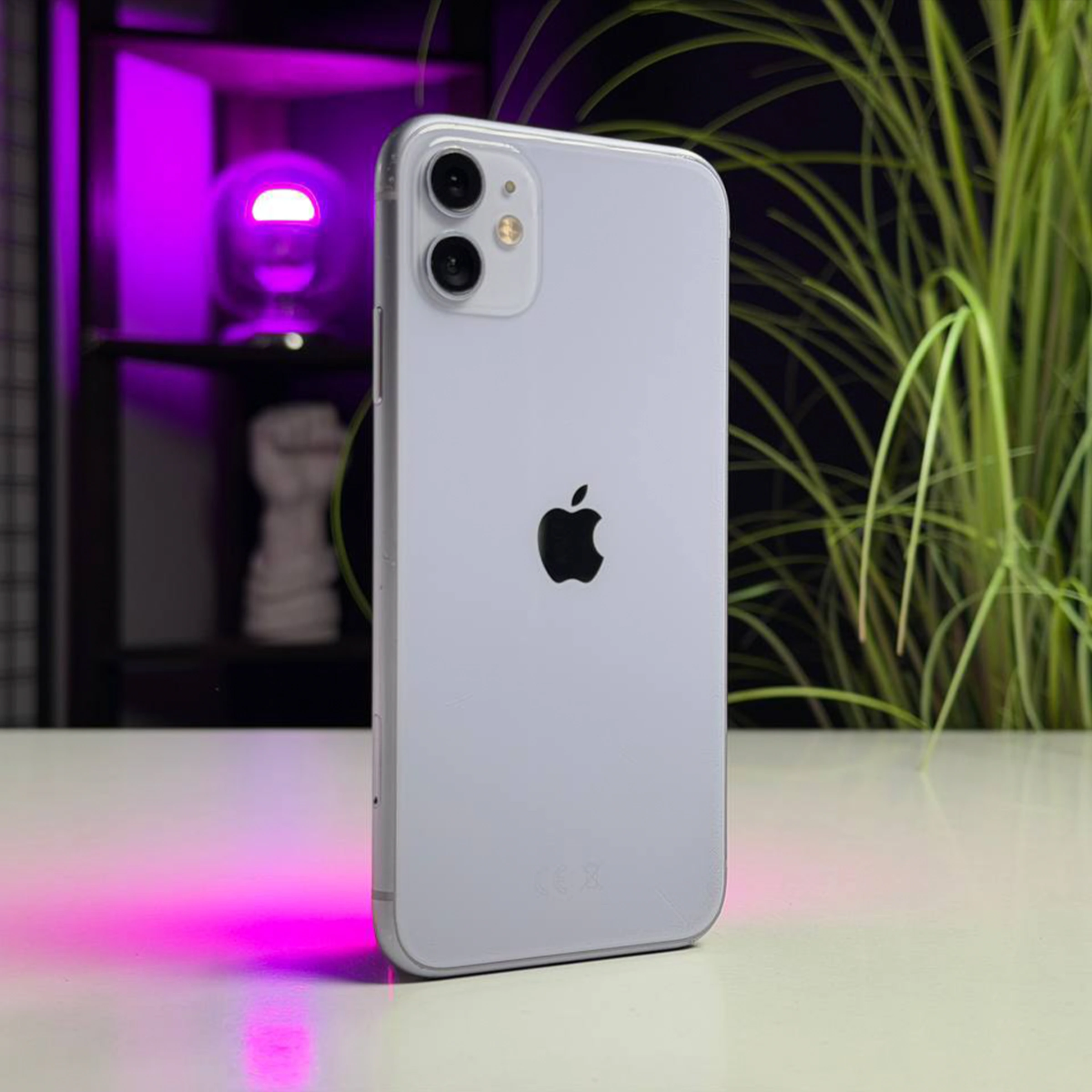 ВЖИВАНИЙ Б/У Apple iPhone 11 256GB Purple (MWLQ2) - Стан: задовільний | Акумулятор: 100% | Комплектація: iPhone, кабель | Гарантія: 3 міс.