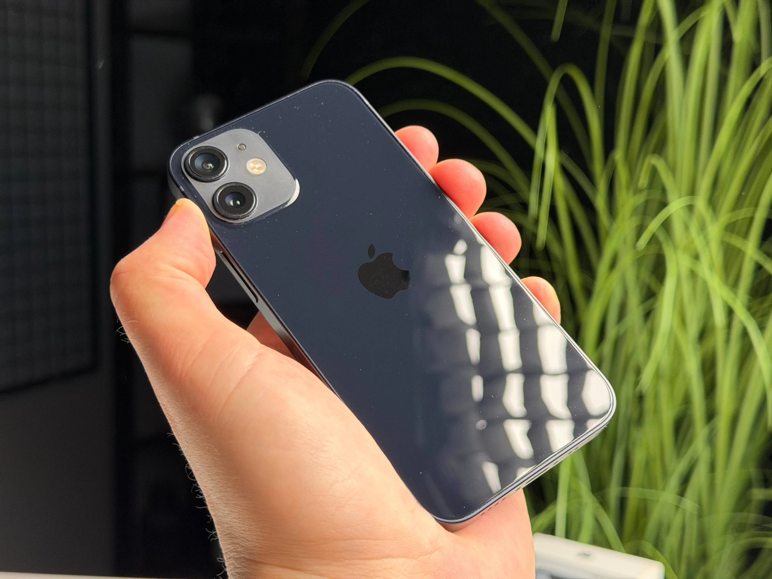 ВЖИВАНИЙ Б/У Apple iPhone 12 Mini 64GB Black (MG8F3, MGDX3) - Состояние: хороший | Аккумулятор: 100% | Комплектация: полный | Гарантия: 3 мес.