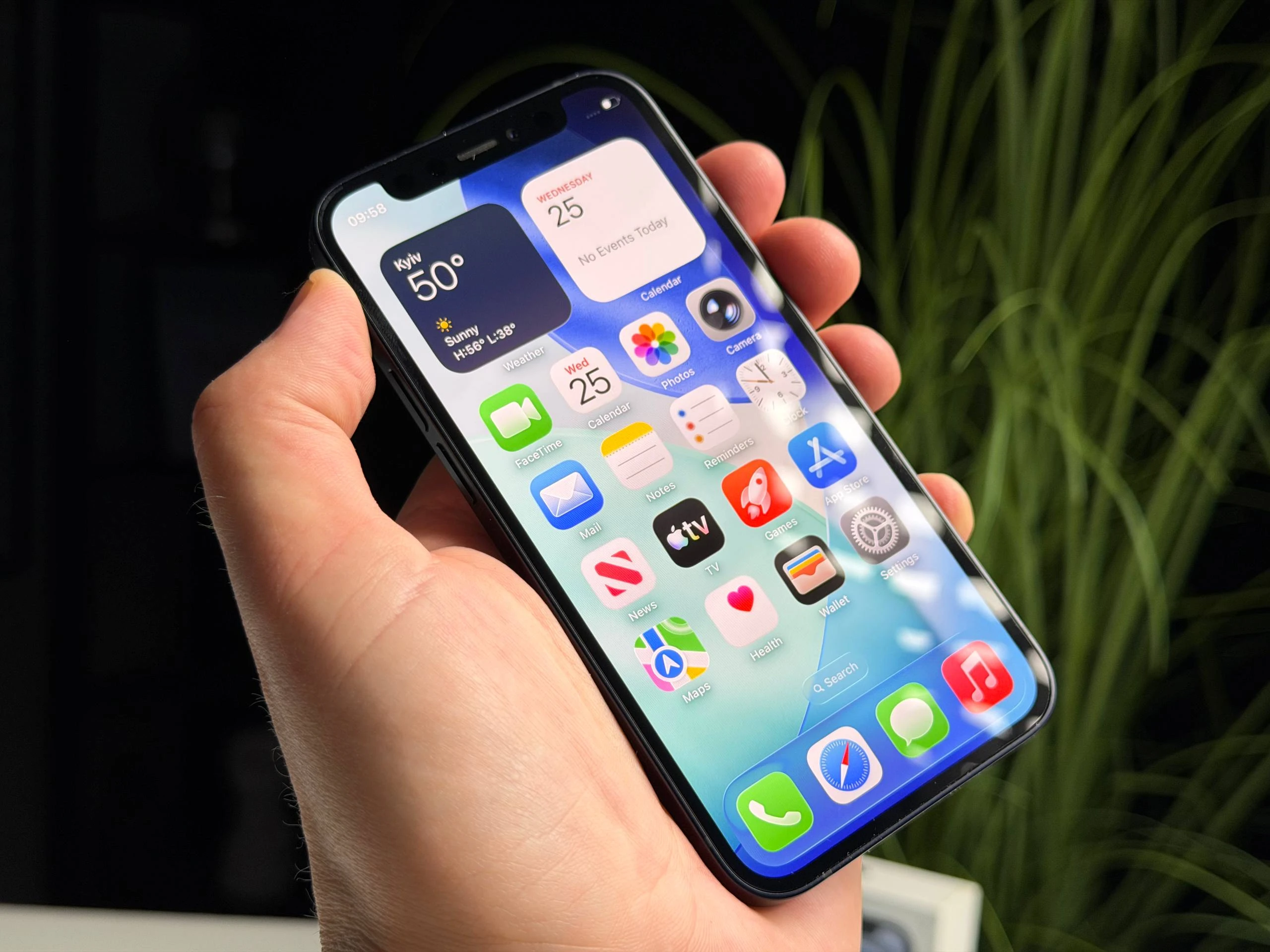 ВЖИВАНИЙ Б/У Apple iPhone 12 Mini 64GB Black (MG8F3, MGDX3) - Состояние: хороший | Аккумулятор: 100% | Комплектация: полный | Гарантия: 3 мес.