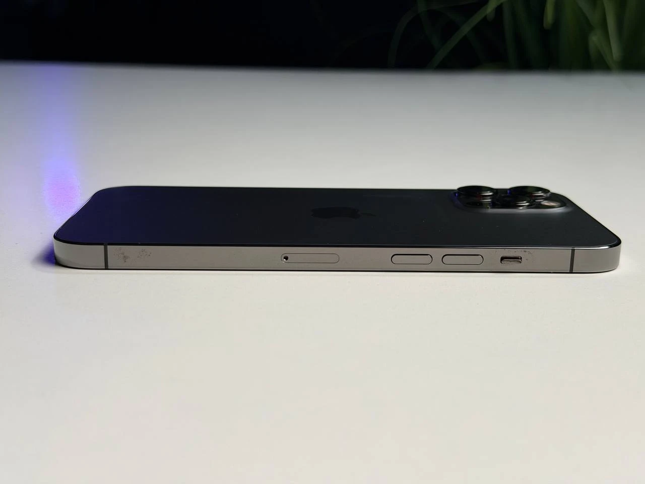 ВЖИВАНИЙ Б/У Apple iPhone 12 Pro Max 128GB Graphite (MGCF3, MGD73) - Состояние: хороший | Аккумулятор: 100% | Комплектация: iPhone, кабель | Гарантия: 3 мес.