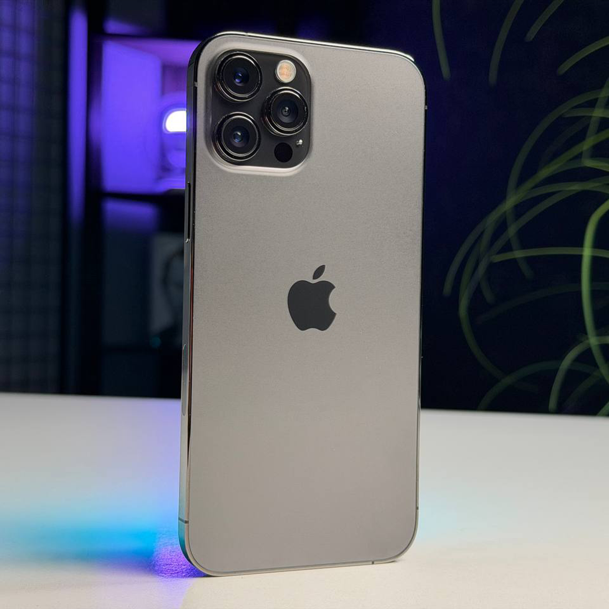 ВЖИВАНИЙ Б/У Apple iPhone 12 Pro Max 128GB Graphite (MGCF3, MGD73) - Состояние: хороший | Аккумулятор: 100% | Комплектация: iPhone, кабель | Гарантия: 3 мес.