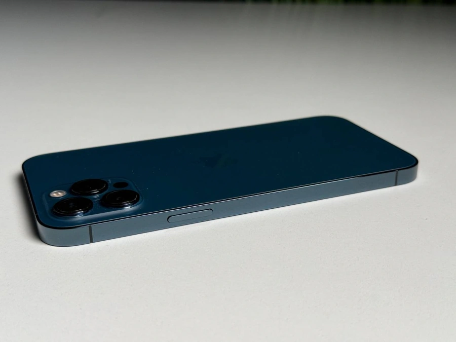 ВЖИВАНИЙ Б/У Apple iPhone 12 Pro Max 256GB Pacific Blue (MGCN3, MGDF3) - Стан: гарний | Акумулятор: 90% | Комплектація: iPhone, кабель | Гарантія: 3 міс.