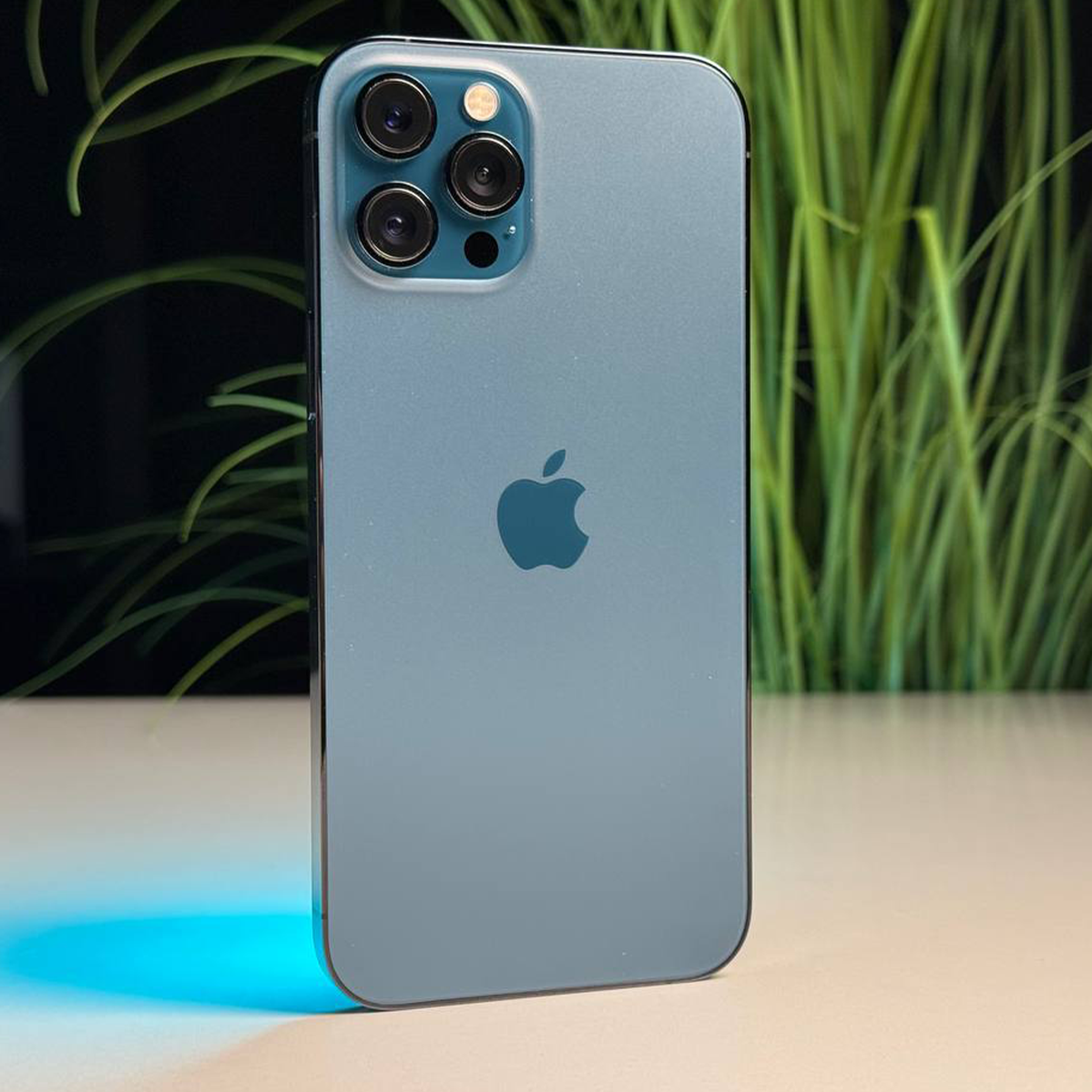 ВЖИВАНИЙ Б/У Apple iPhone 12 Pro Max 256GB Pacific Blue (MGCN3, MGDF3) - Состояние: хороший | Аккумулятор: 90% | Комплектация: iPhone, кабель | Гарантия: 3 мес.