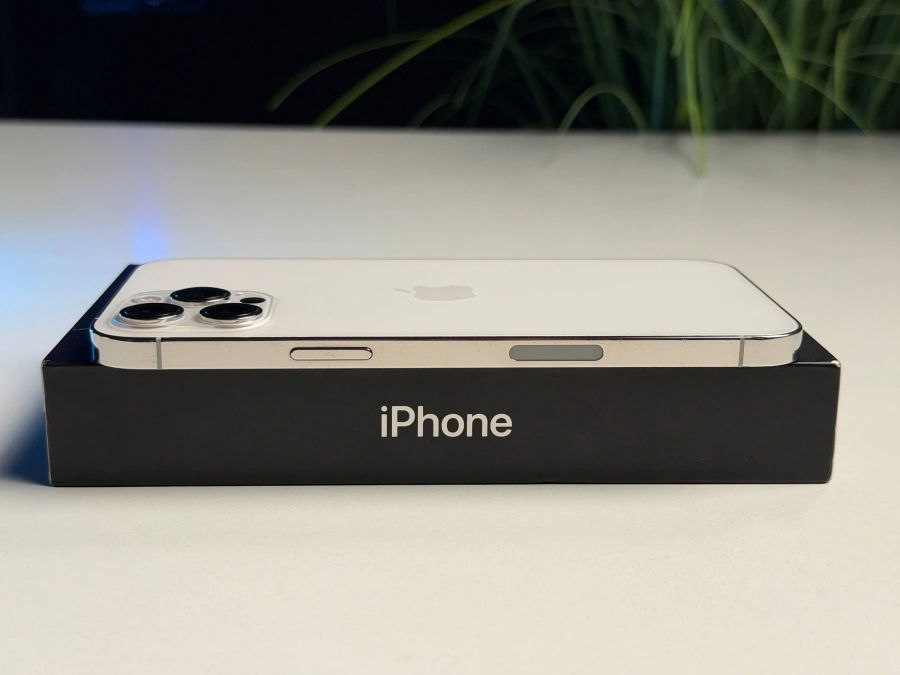 ВЖИВАНИЙ Б/У Apple iPhone 12 Pro Max 256GB Silver (MGCL3, MGDD3) - Стан: гарний | Акумулятор: 100% | Комплектація: повний | Гарантія: 3 міс.