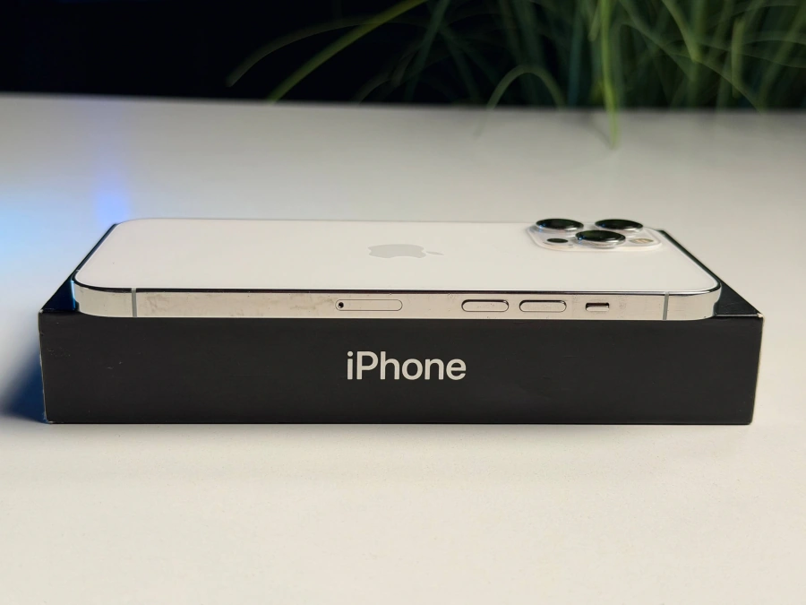 ВЖИВАНИЙ Б/У Apple iPhone 12 Pro Max 256GB Silver (MGCL3, MGDD3) - Стан: гарний | Акумулятор: 100% | Комплектація: повний | Гарантія: 3 міс.