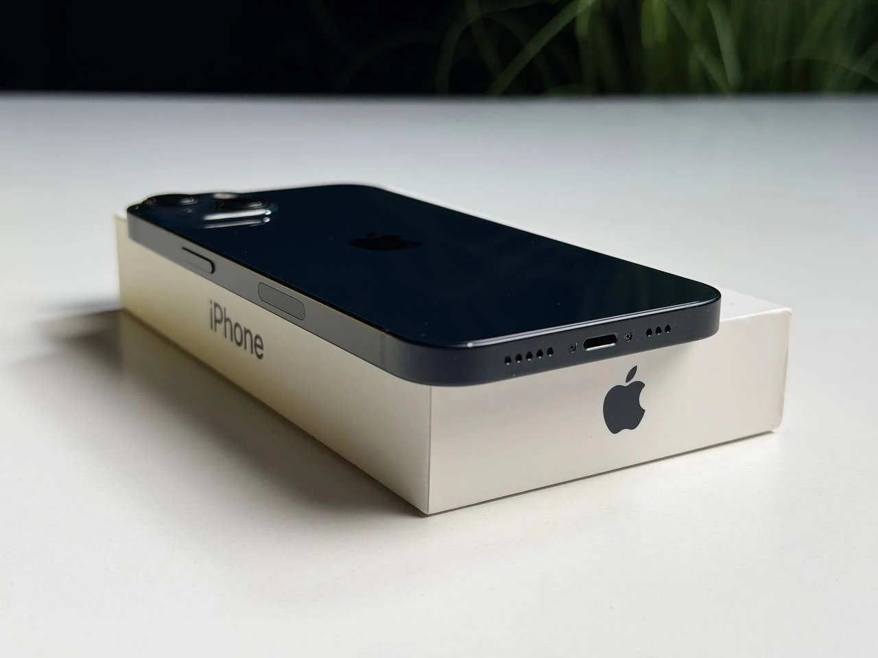 ВЖИВАНИЙ Б/У Apple iPhone 13 128GB Midnight (MLML3, MLPF3) - Стан: гарний | Акумулятор: 100% | Комплектація: повний | Гарантія: 3 міс.