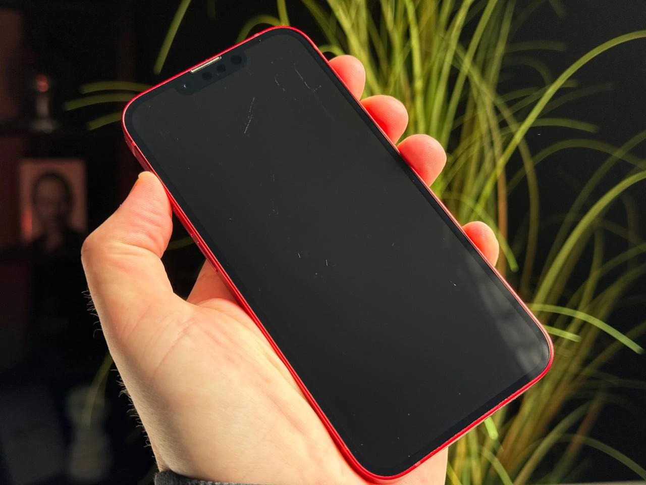 ВЖИВАНИЙ Б/У Apple iPhone 13 128GB (PRODUCT)RED (MLMQ3, MLPJ3) - Стан: задовільний | Акумулятор: 84% | Комплектація: iPhone, кабель | Гарантія: 3 міс.