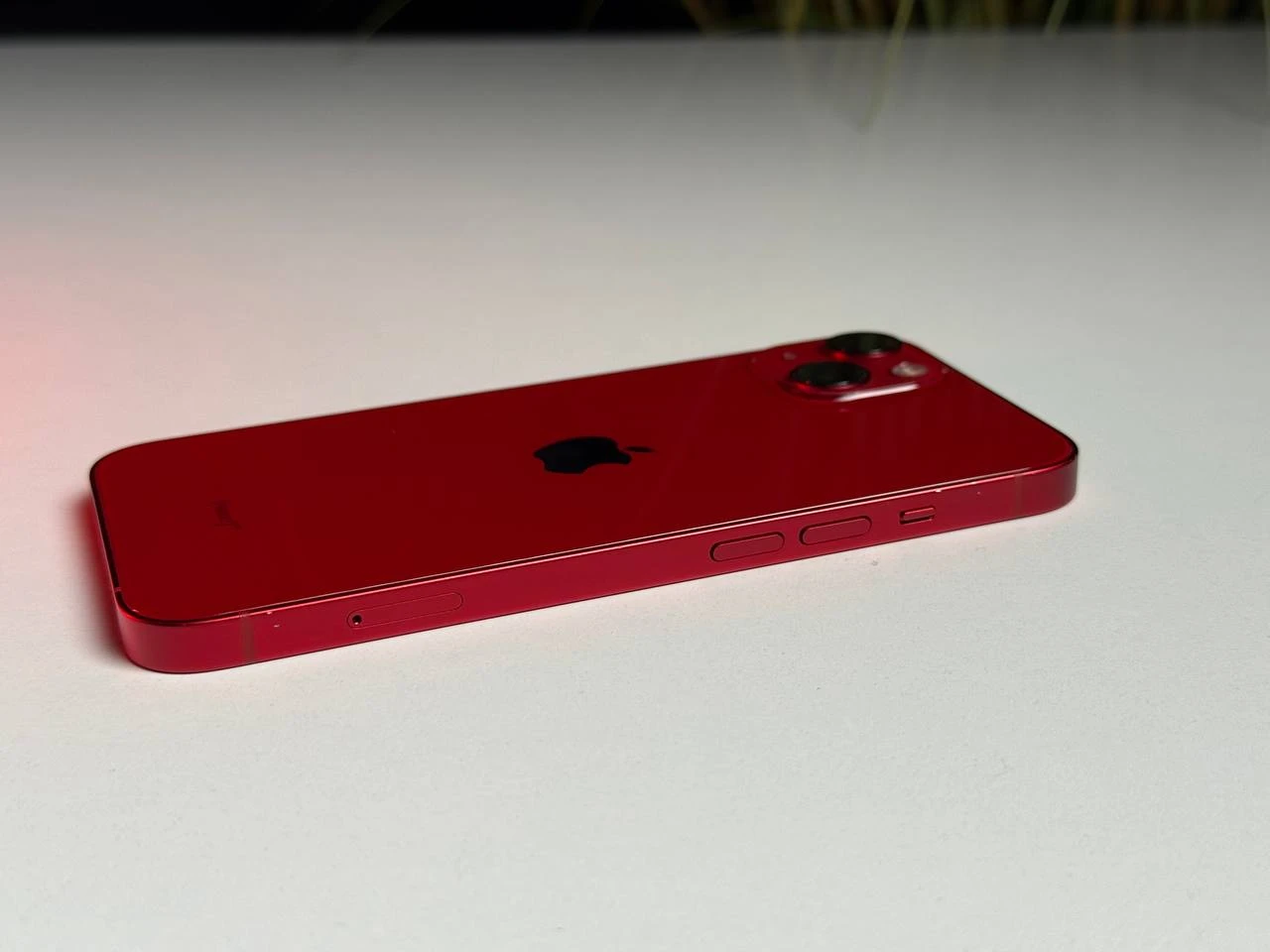 ВЖИВАНИЙ Б/У Apple iPhone 13 128GB (PRODUCT)RED (MLMQ3, MLPJ3) - Стан: задовільний | Акумулятор: 84% | Комплектація: iPhone, кабель | Гарантія: 3 міс.