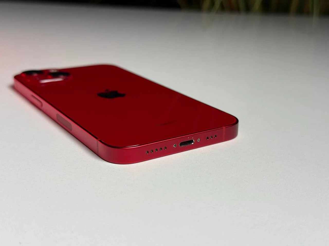 ВЖИВАНИЙ Б/У Apple iPhone 13 128GB (PRODUCT)RED (MLMQ3, MLPJ3) - Стан: задовільний | Акумулятор: 84% | Комплектація: iPhone, кабель | Гарантія: 3 міс.