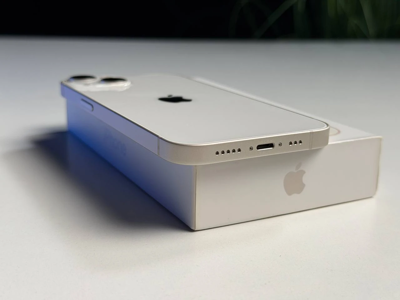 ВЖИВАНИЙ Б/У Apple iPhone 13 128GB Starlight (MLMM3, MLPG3) - Стан: гарний | Акумулятор: 100% | Комплектація: повний | Гарантія: 3 міс.