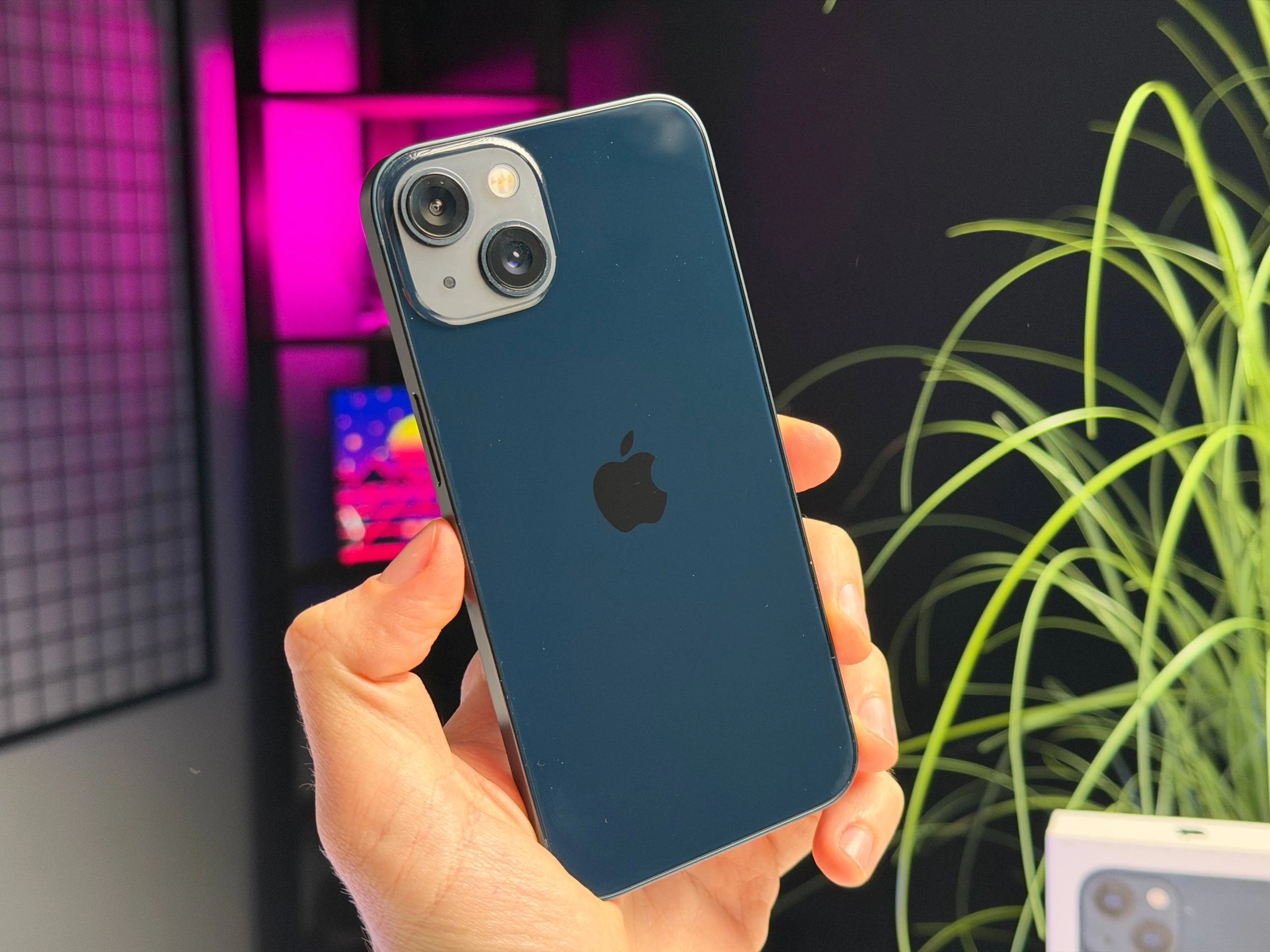 ВЖИВАНИЙ Б/У Apple iPhone 13 256GB Midnight (MLMU3, MLQ63) - Состояние: хороший | Аккумулятор: 100% | Комплектация: полный | Гарантия: 3 мес.