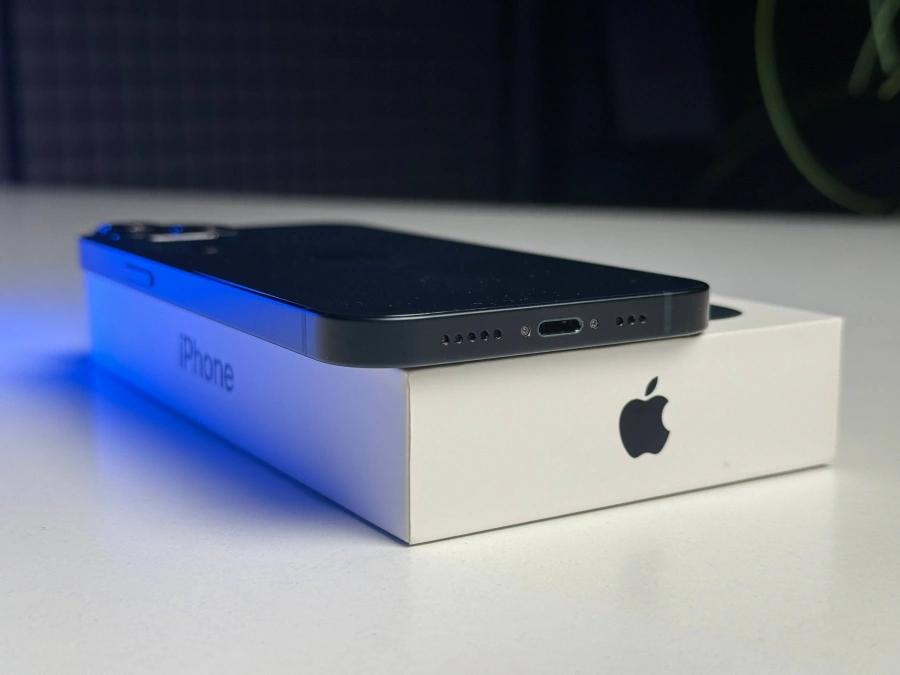 ВЖИВАНИЙ Б/У Apple iPhone 13 256GB Midnight (MLMU3, MLQ63) - Стан: гарний | Акумулятор: 100% | Комплектація: повний | Гарантія: 3 міс.