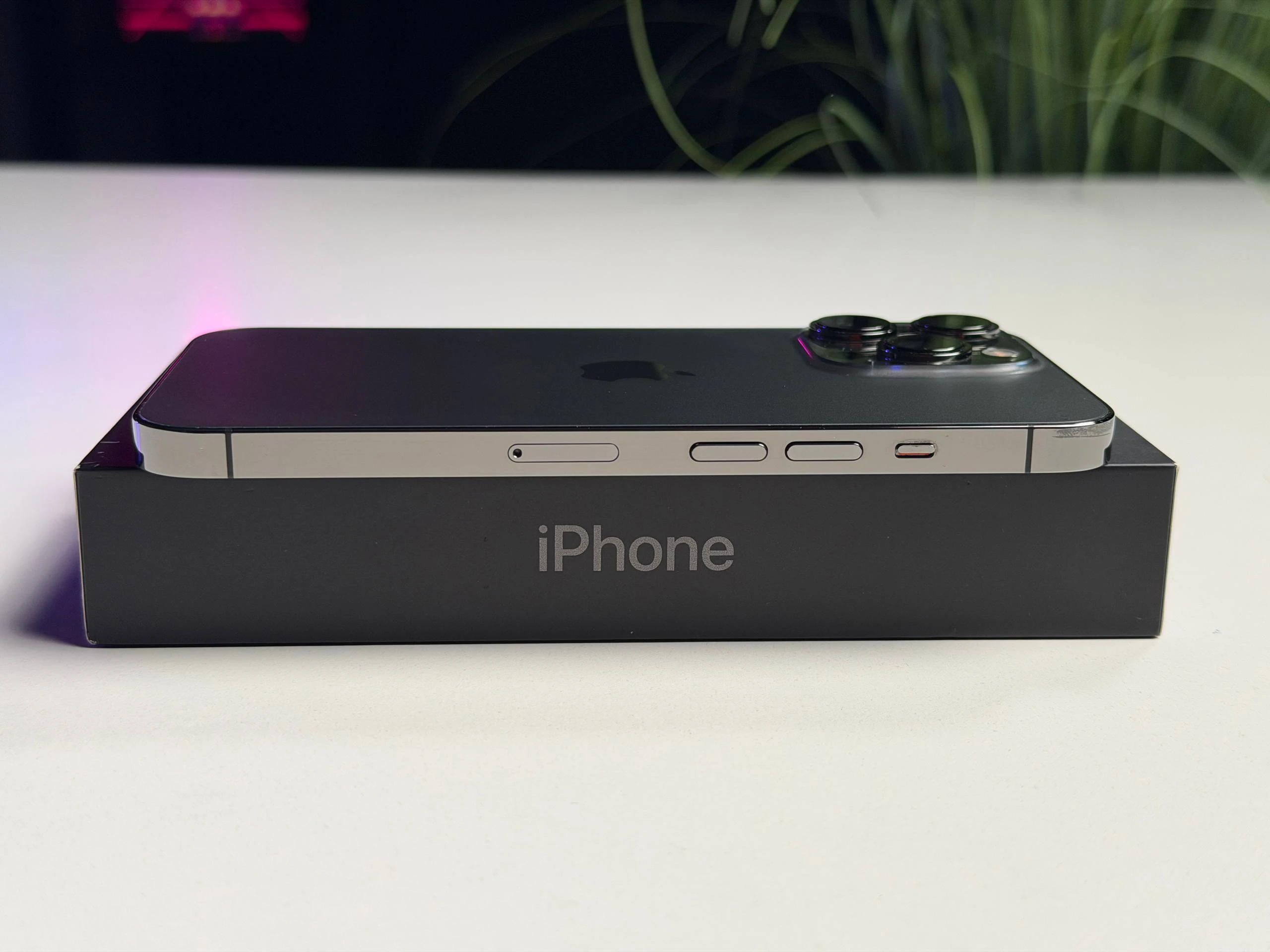 ВЖИВАНИЙ Б/У Apple iPhone 13 Pro 128GB Graphite (MLTP3, MLV93) - Состояние: хороший | Аккумулятор: 100% | Комплектация: полный | Гарантия: 3 мес.