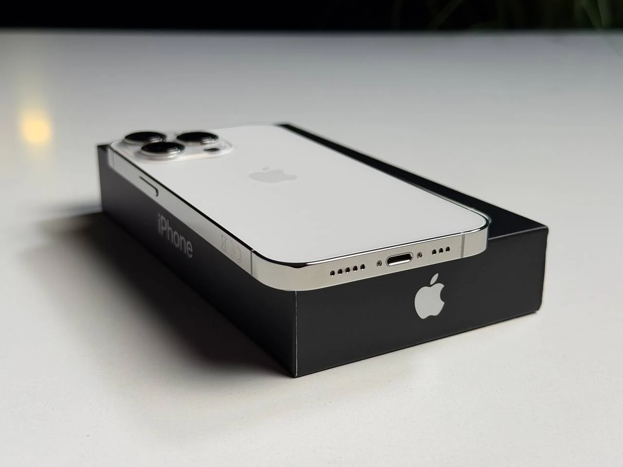 ВЖИВАНИЙ Б/У Apple iPhone 13 Pro 128GB Silver (MLTQ3, MLVA3) - Стан: гарний | Акумулятор: 100% | Комплектація: повний | Гарантія: 3 міс.