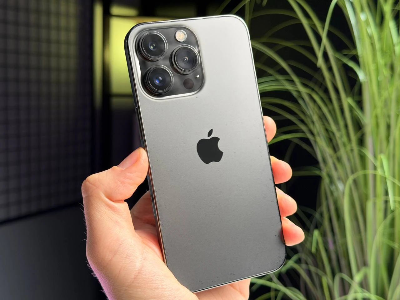 ВЖИВАНИЙ Б/У Apple iPhone 13 Pro 256GB Graphite (MLTW3, MLVE3) - Стан: гарний | Акумулятор: 100% | Комплектація: iPhone, кабель | Гарантія: 3 міс.