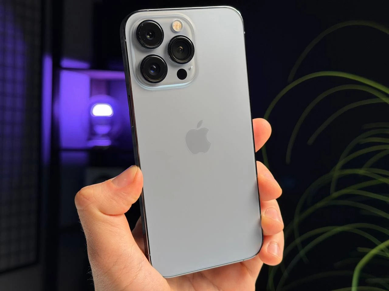 ВЖИВАНИЙ Б/У Apple iPhone 13 Pro 256GB Sierra Blue (MLU03, MLVP3) - Стан: гарний | Акумулятор: 100% | Комплектація: iPhone, кабель | Гарантія: 3 міс.