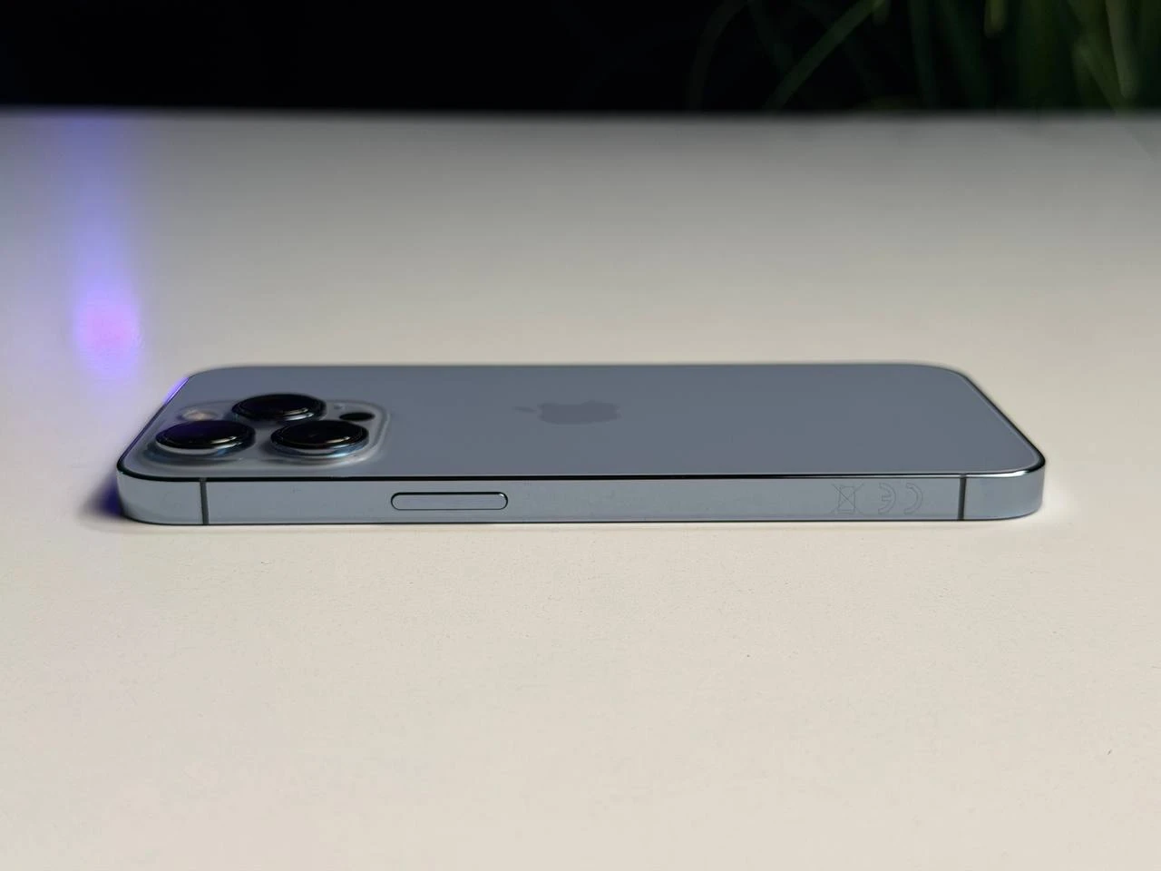 ВЖИВАНИЙ Б/У Apple iPhone 13 Pro 256GB Sierra Blue (MLU03, MLVP3) - Стан: гарний | Акумулятор: 100% | Комплектація: iPhone, кабель | Гарантія: 3 міс.