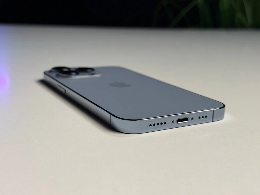 ВЖИВАНИЙ Б/У Apple iPhone 13 Pro 256GB Sierra Blue (MLU03, MLVP3) - Стан: гарний | Акумулятор: 100% | Комплектація: iPhone, кабель | Гарантія: 3 міс.