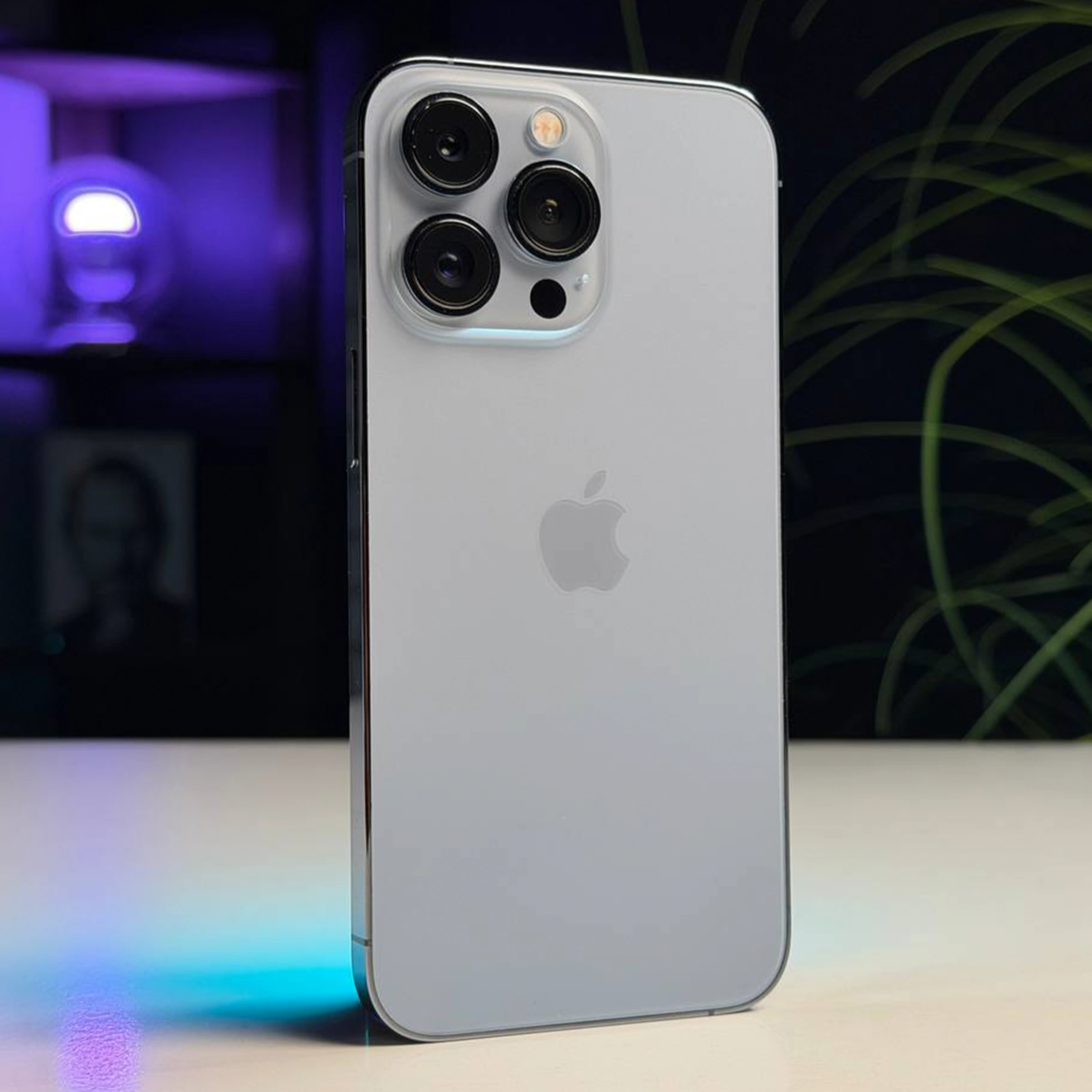 ВЖИВАНИЙ Б/У Apple iPhone 13 Pro 256GB Sierra Blue (MLU03, MLVP3) - Стан: гарний | Акумулятор: 100% | Комплектація: iPhone, кабель | Гарантія: 3 міс.