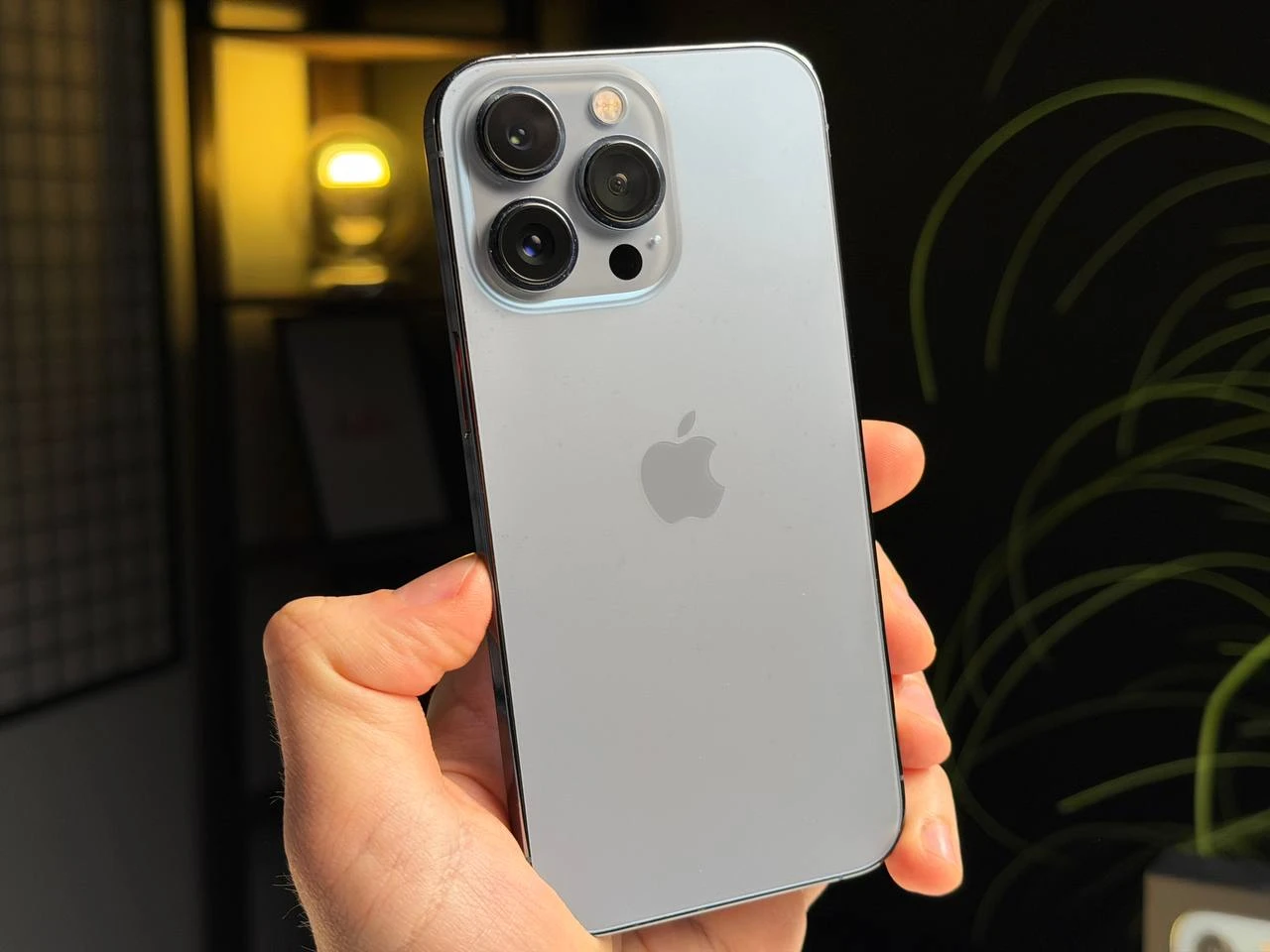 ВЖИВАНИЙ Б/У Apple iPhone 13 Pro 256GB Sierra Blue (MLU03, MLVP3) - Стан: гарний | Акумулятор: 100% | Комплектація: повний | Гарантія: 3 міс.