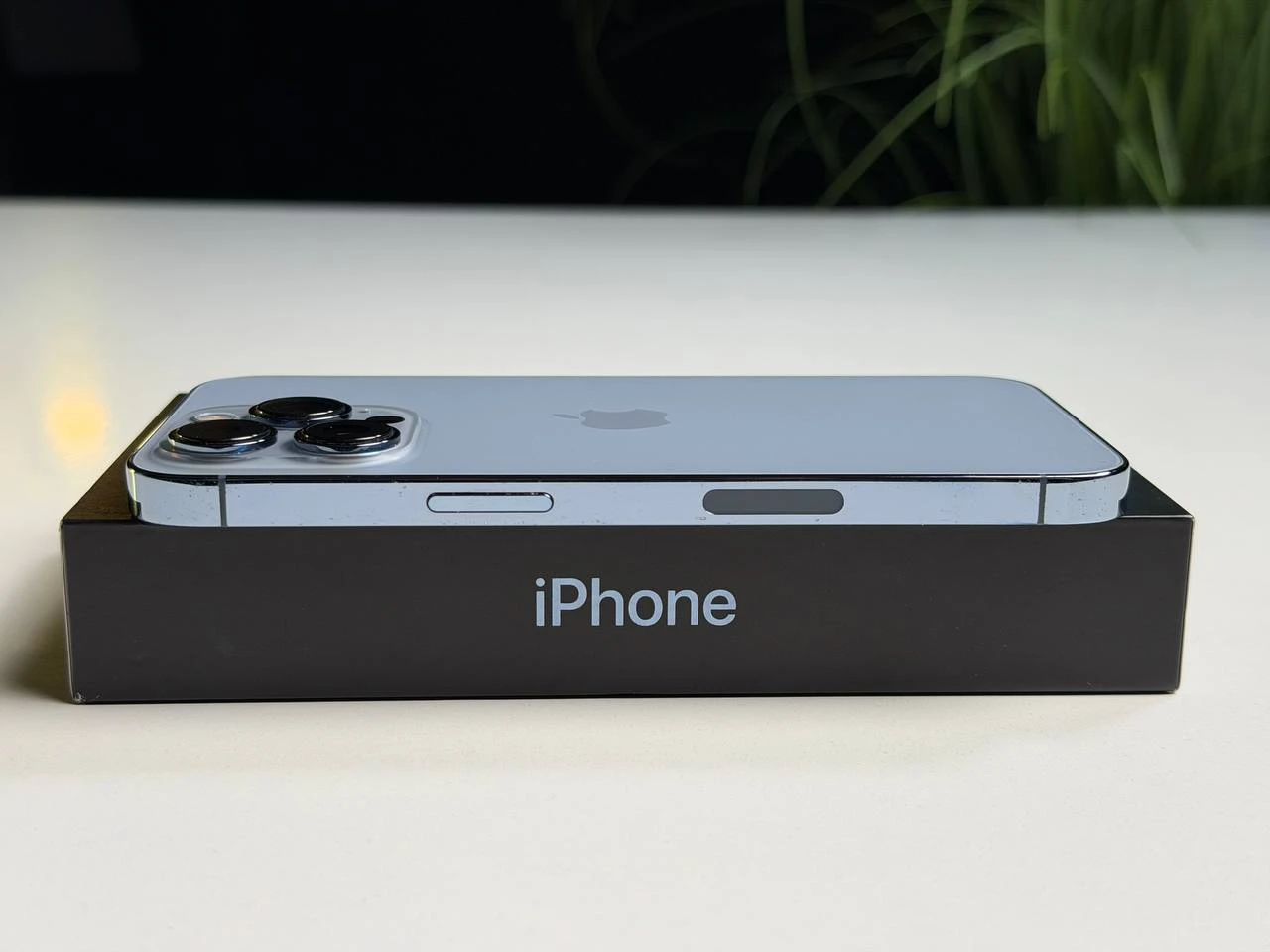 ВЖИВАНИЙ Б/У Apple iPhone 13 Pro 256GB Sierra Blue (MLU03, MLVP3) - Стан: гарний | Акумулятор: 100% | Комплектація: повний | Гарантія: 3 міс.