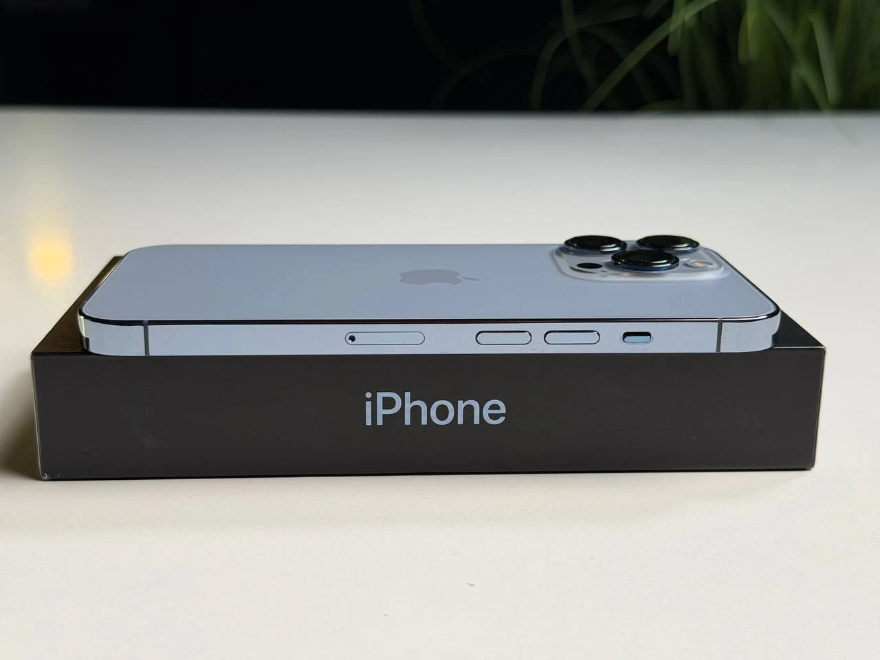 ВЖИВАНИЙ Б/У Apple iPhone 13 Pro 256GB Sierra Blue (MLU03, MLVP3) - Стан: гарний | Акумулятор: 100% | Комплектація: повний | Гарантія: 3 міс.