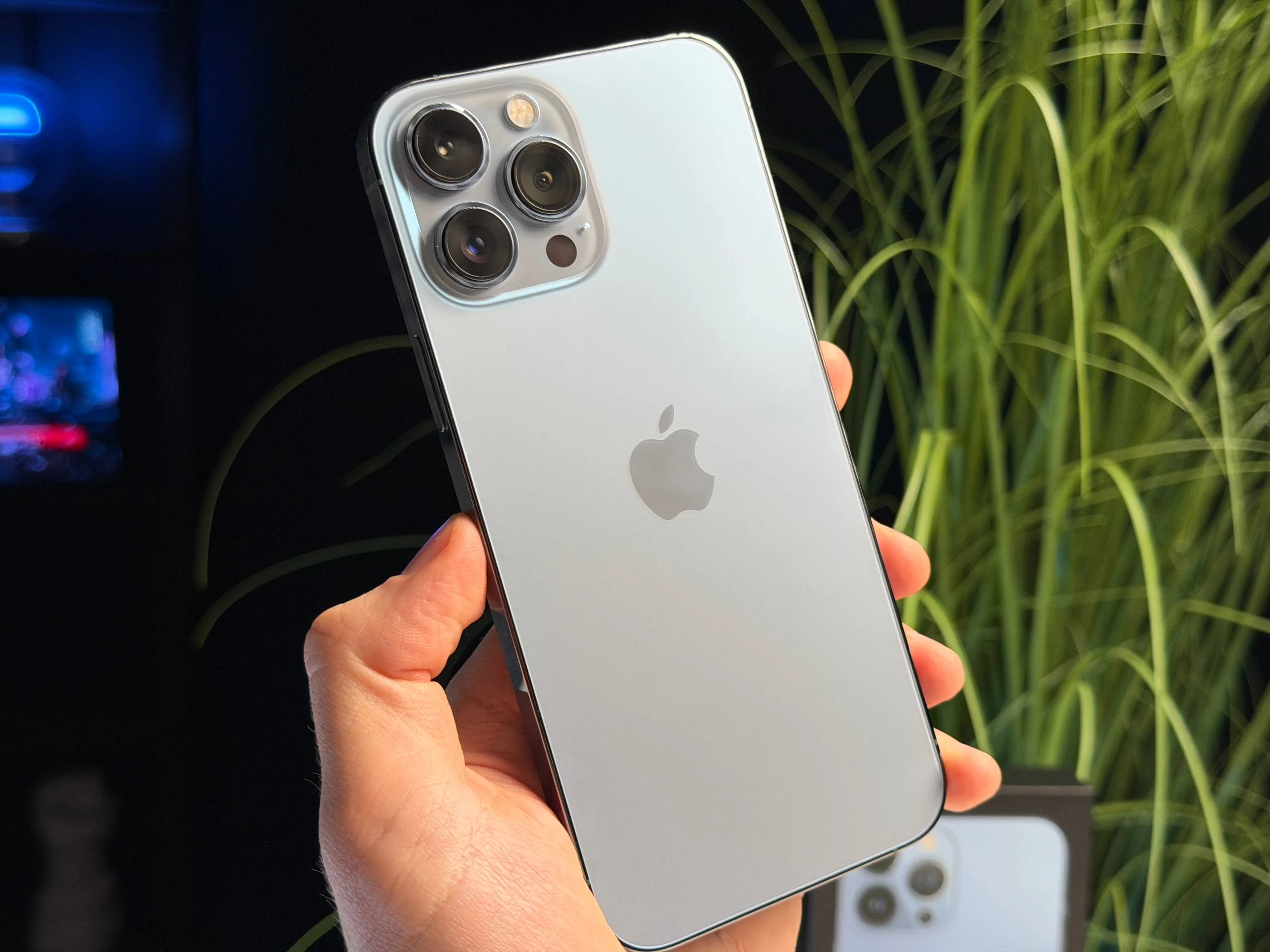 ВЖИВАНИЙ Б/У Apple iPhone 13 Pro Max 128GB Sierra Blue (MLKP3, MLL93) - Состояние: хороший | Аккумулятор: 100% | Комплектация: полный | Гарантия: 3 мес.