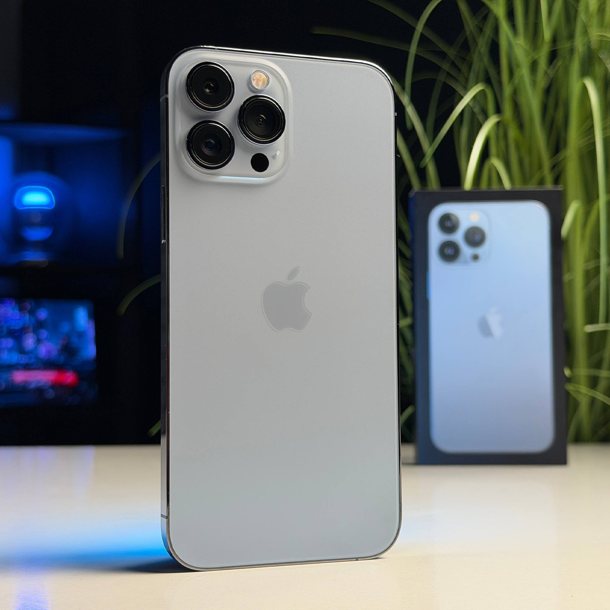 ВЖИВАНИЙ Б/У Apple iPhone 13 Pro Max 128GB Sierra Blue (MLKP3, MLL93) - Состояние: хороший | Аккумулятор: 100% | Комплектация: полный | Гарантия: 3 мес.