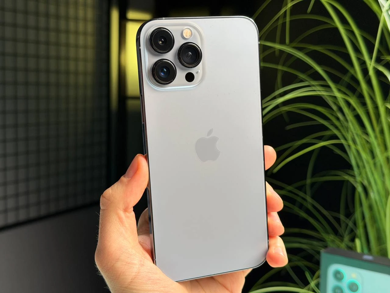 ВЖИВАНИЙ Б/У Apple iPhone 13 Pro Max 128GB Sierra Blue (MLKP3, MLL93) - Стан: гарний | Акумулятор: 100% | Комплектація: повний | Гарантія: 3 міс.