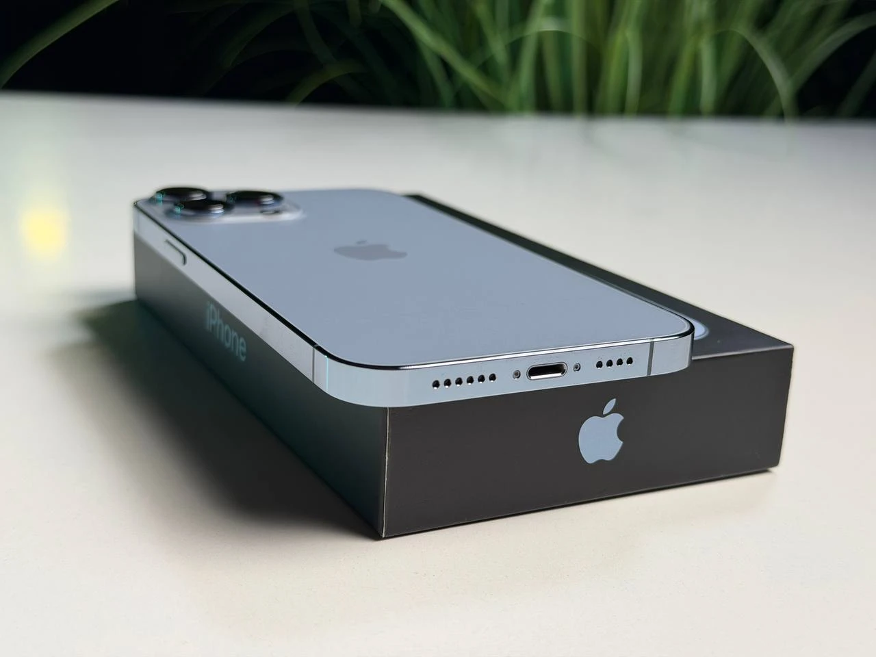 ВЖИВАНИЙ Б/У Apple iPhone 13 Pro Max 128GB Sierra Blue (MLKP3, MLL93) - Стан: гарний | Акумулятор: 100% | Комплектація: повний | Гарантія: 3 міс.