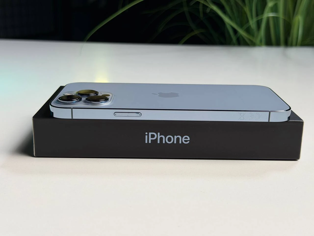 ВЖИВАНИЙ Б/У Apple iPhone 13 Pro Max 128GB Sierra Blue (MLKP3, MLL93) - Стан: гарний | Акумулятор: 100% | Комплектація: повний | Гарантія: 3 міс.