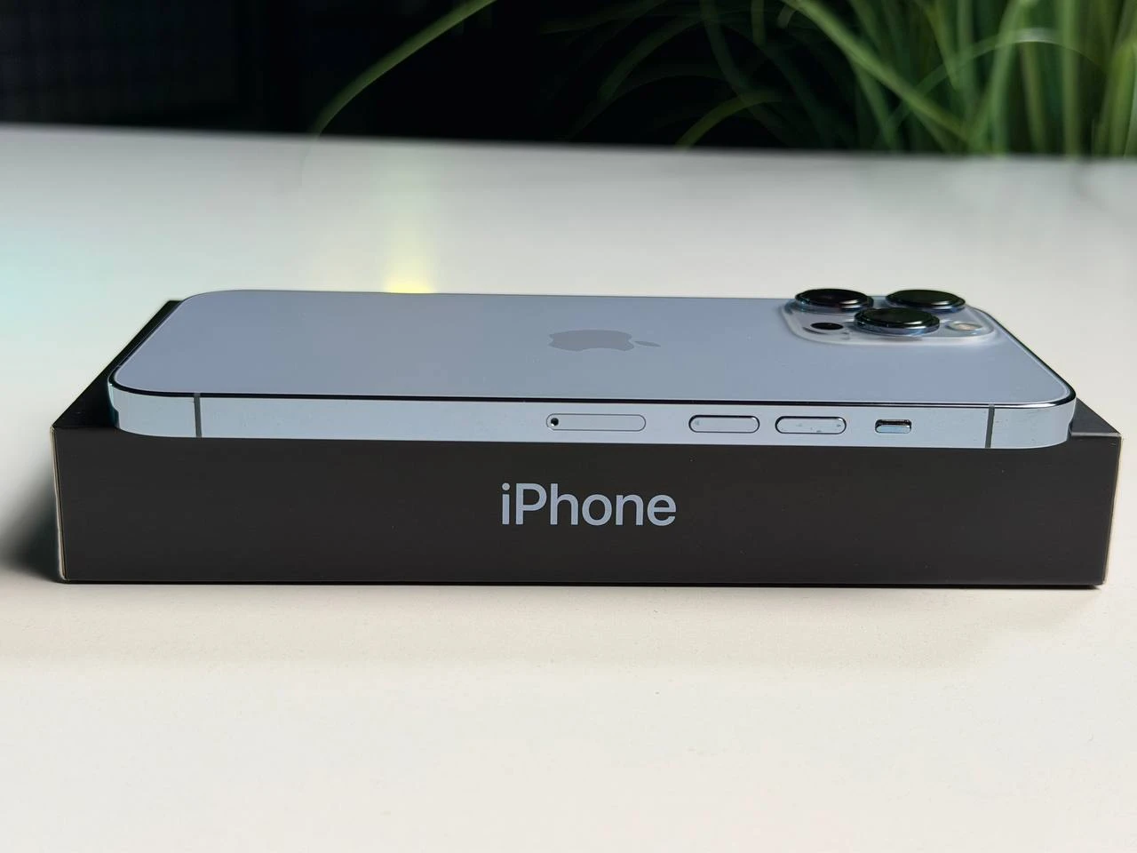 ВЖИВАНИЙ Б/У Apple iPhone 13 Pro Max 128GB Sierra Blue (MLKP3, MLL93) - Стан: гарний | Акумулятор: 100% | Комплектація: повний | Гарантія: 3 міс.