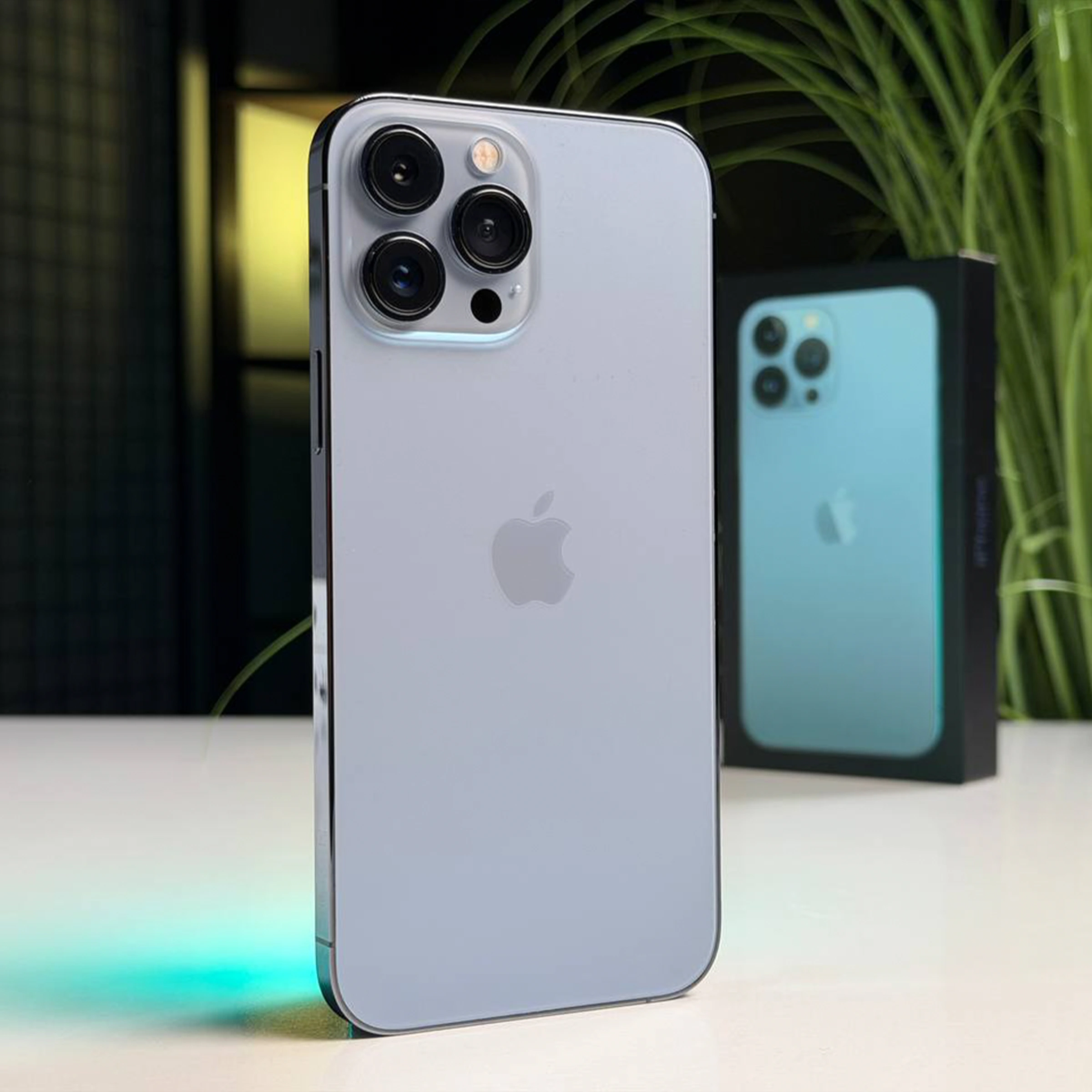 ВЖИВАНИЙ Б/У Apple iPhone 13 Pro Max 128GB Sierra Blue (MLKP3, MLL93) - Стан: гарний | Акумулятор: 100% | Комплектація: повний | Гарантія: 3 міс.