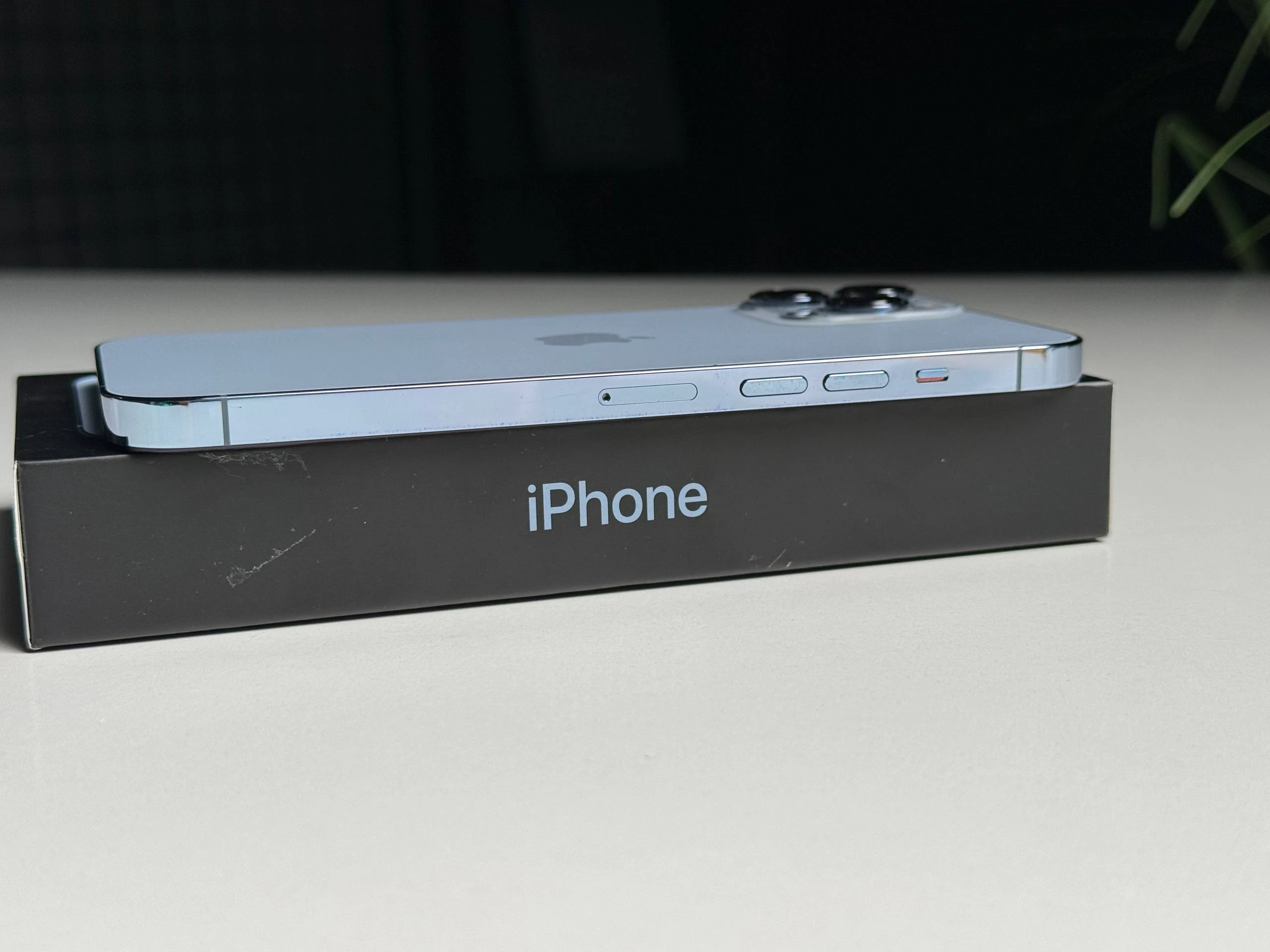 ВЖИВАНИЙ Б/У Apple iPhone 13 Pro Max 128GB Sierra Blue (MLKP3, MLL93) - Стан: гарний | Акумулятор: 100% | Комплектація: повний | Гарантія: 3 міс.