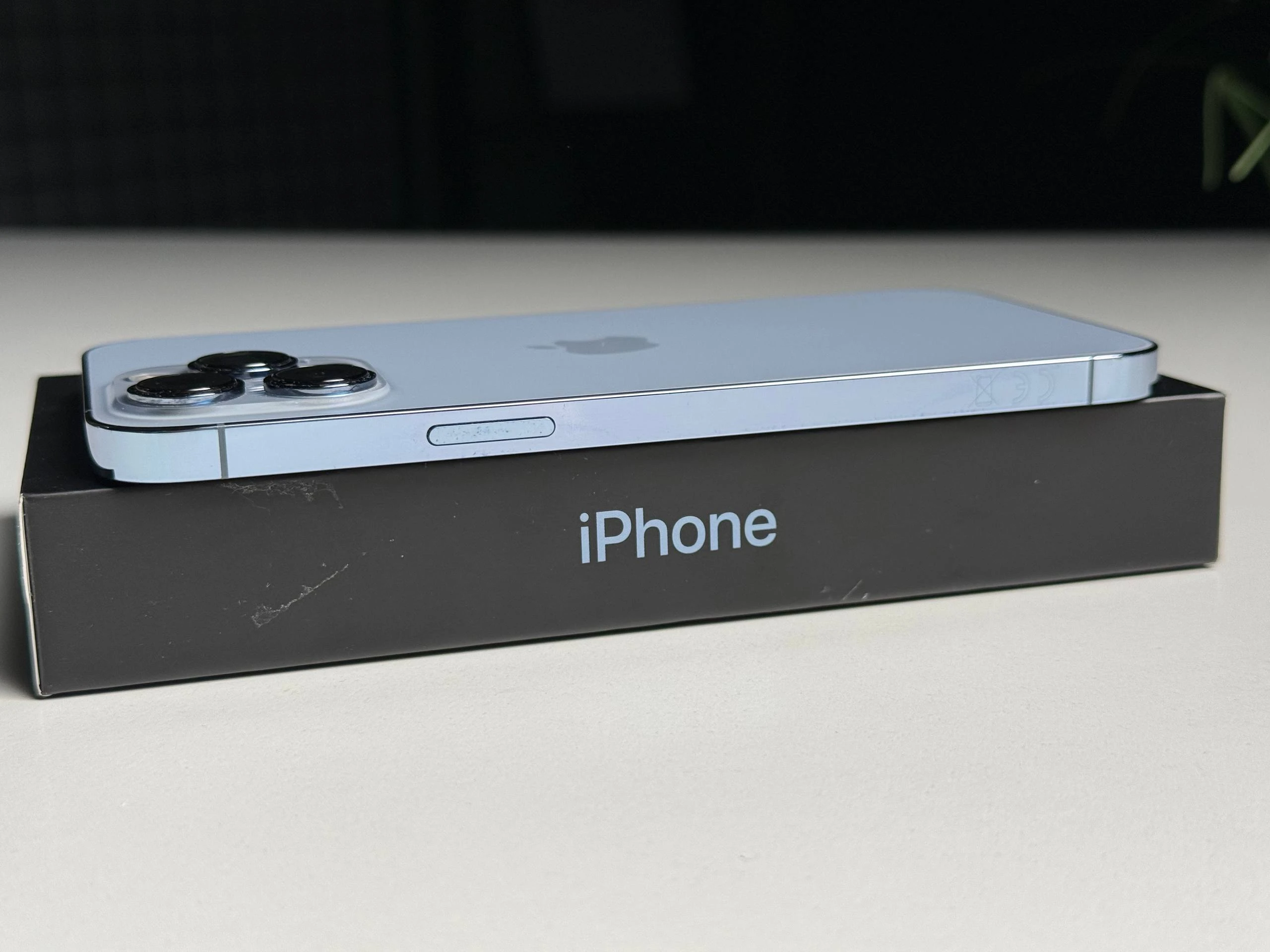 ВЖИВАНИЙ Б/У Apple iPhone 13 Pro Max 128GB Sierra Blue (MLKP3, MLL93) - Стан: гарний | Акумулятор: 100% | Комплектація: повний | Гарантія: 3 міс.