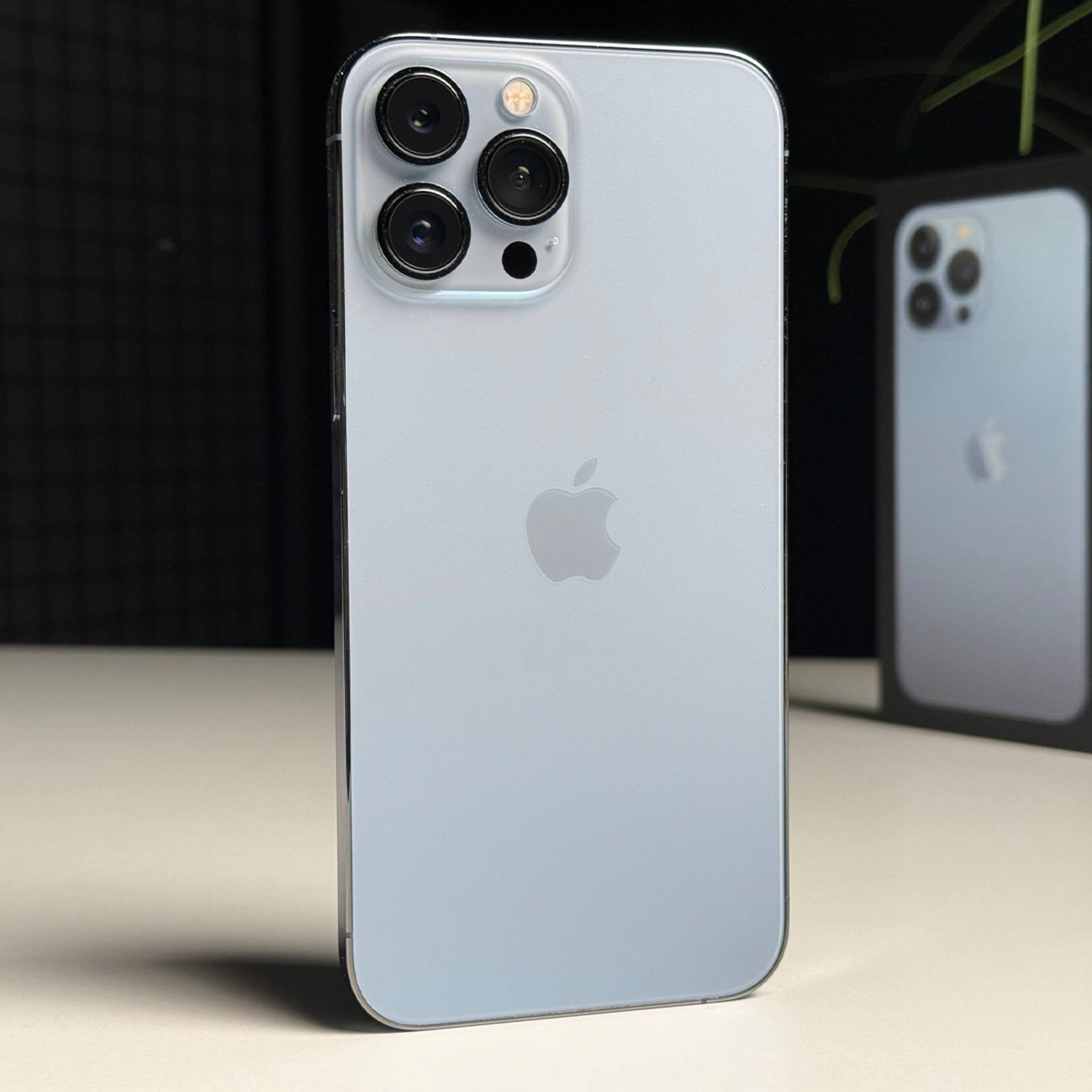 ВЖИВАНИЙ Б/У Apple iPhone 13 Pro Max 128GB Sierra Blue (MLKP3, MLL93) - Стан: гарний | Акумулятор: 100% | Комплектація: повний | Гарантія: 3 міс.