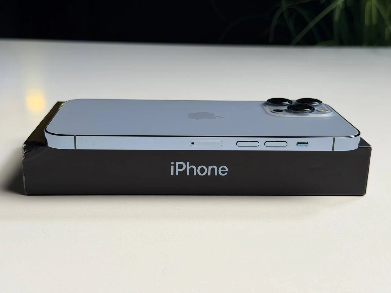 ВЖИВАНИЙ Б/У Apple iPhone 13 Pro Max 1TB Sierra Blue (MLL53, MLLN3) - Стан: гарний | Акумулятор: 100% | Комплектація: повний | Гарантія: 3 міс.