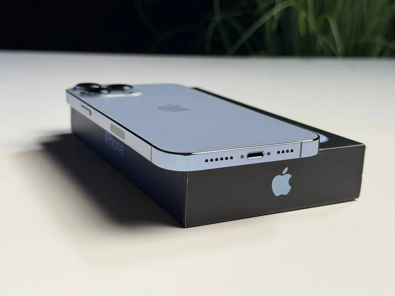 ВЖИВАНИЙ Б/У Apple iPhone 13 Pro Max 1TB Sierra Blue (MLL53, MLLN3) - Стан: гарний | Акумулятор: 100% | Комплектація: повний | Гарантія: 3 міс.