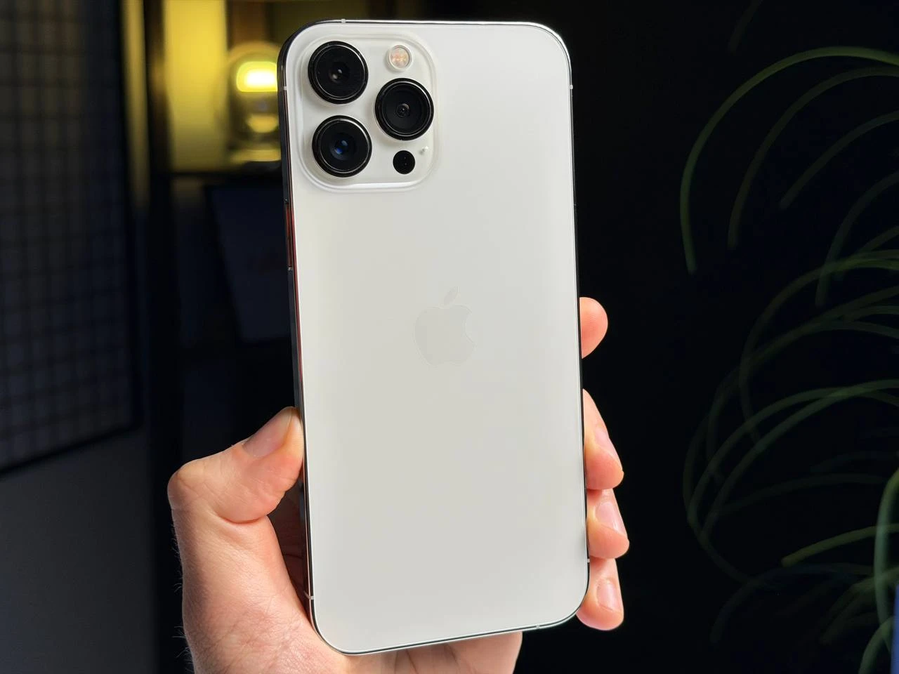 ВЖИВАНИЙ Б/У Apple iPhone 13 Pro Max 256GB Silver (MLKT3, MLLC3) - Стан: гарний | Акумулятор: 100% | Комплектація: повний | Гарантія: 3 міс.