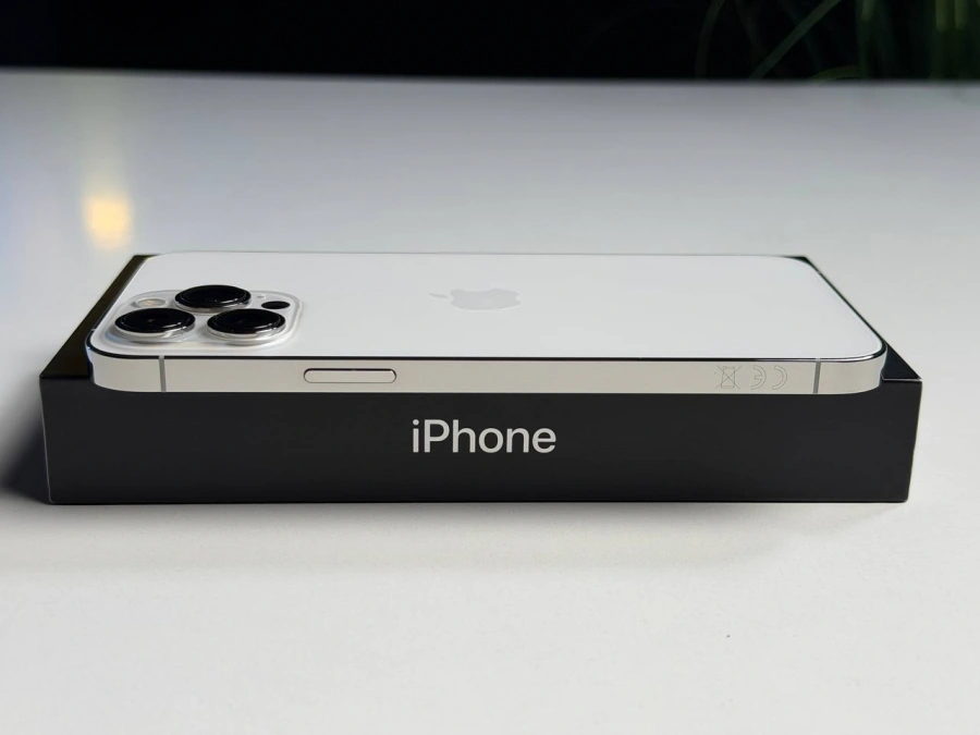 ВЖИВАНИЙ Б/У Apple iPhone 13 Pro Max 256GB Silver (MLKT3, MLLC3) - Стан: гарний | Акумулятор: 100% | Комплектація: повний | Гарантія: 3 міс.