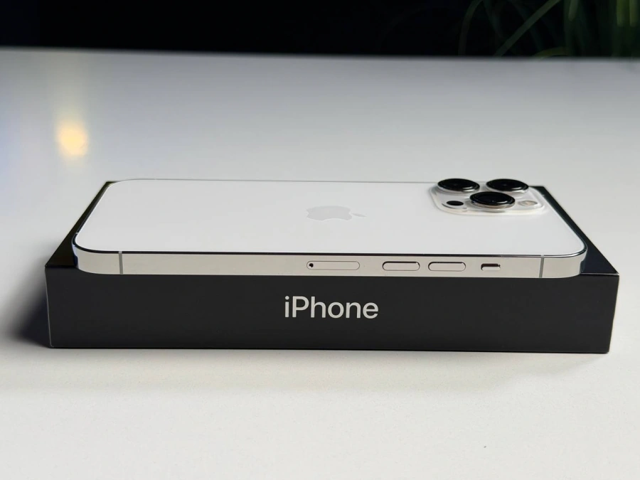 ВЖИВАНИЙ Б/У Apple iPhone 13 Pro Max 256GB Silver (MLKT3, MLLC3) - Стан: гарний | Акумулятор: 100% | Комплектація: повний | Гарантія: 3 міс.