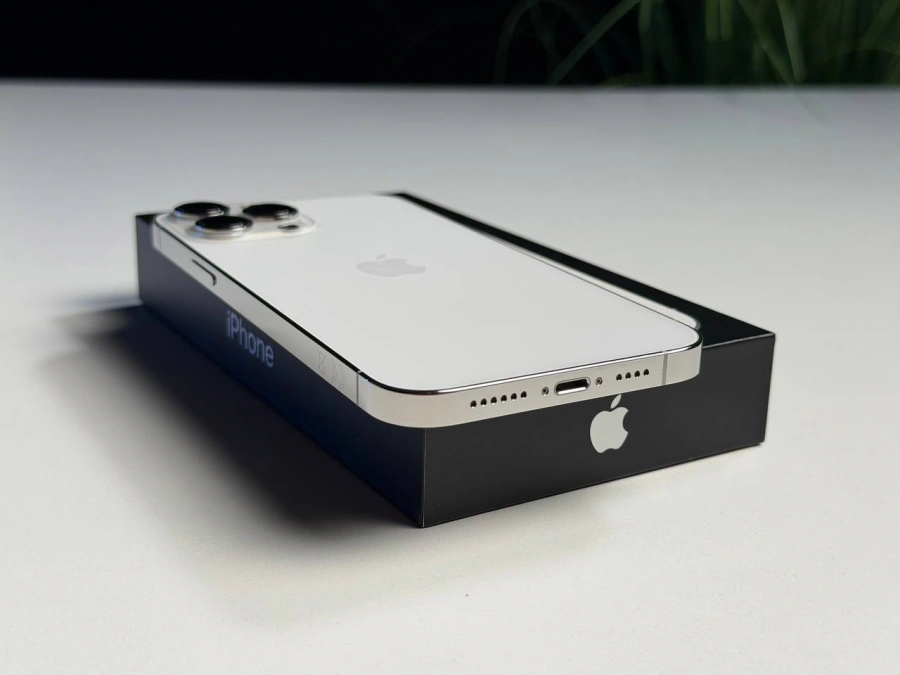 ВЖИВАНИЙ Б/У Apple iPhone 13 Pro Max 256GB Silver (MLKT3, MLLC3) - Стан: гарний | Акумулятор: 100% | Комплектація: повний | Гарантія: 3 міс.