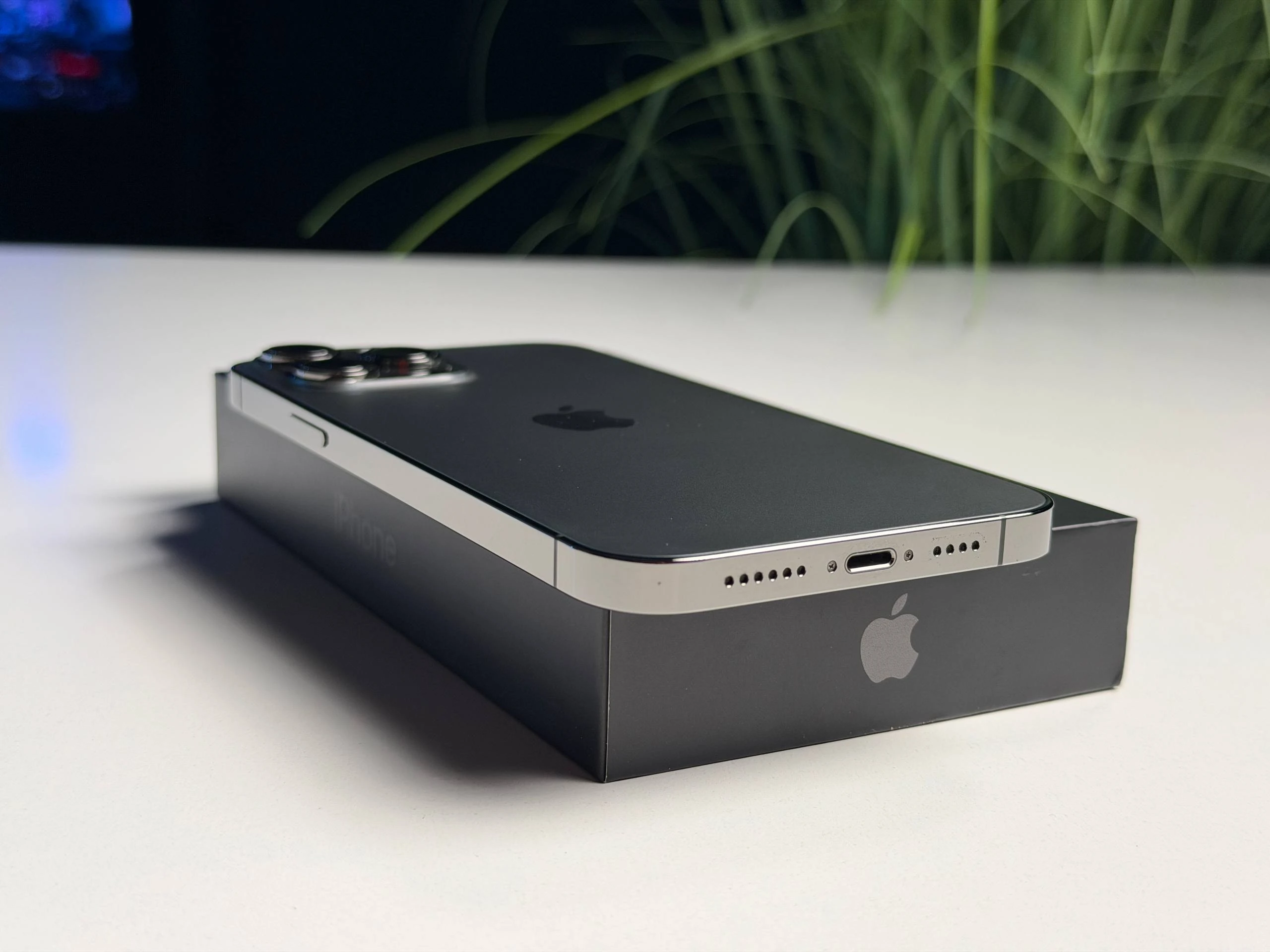 ВЖИВАНИЙ Б/У Apple iPhone 13 Pro Max 512GB Graphite (MLKW3, MLLF3) - Состояние: хороший | Аккумулятор: 100% | Комплектация: полный | Гарантия: 3 мес.