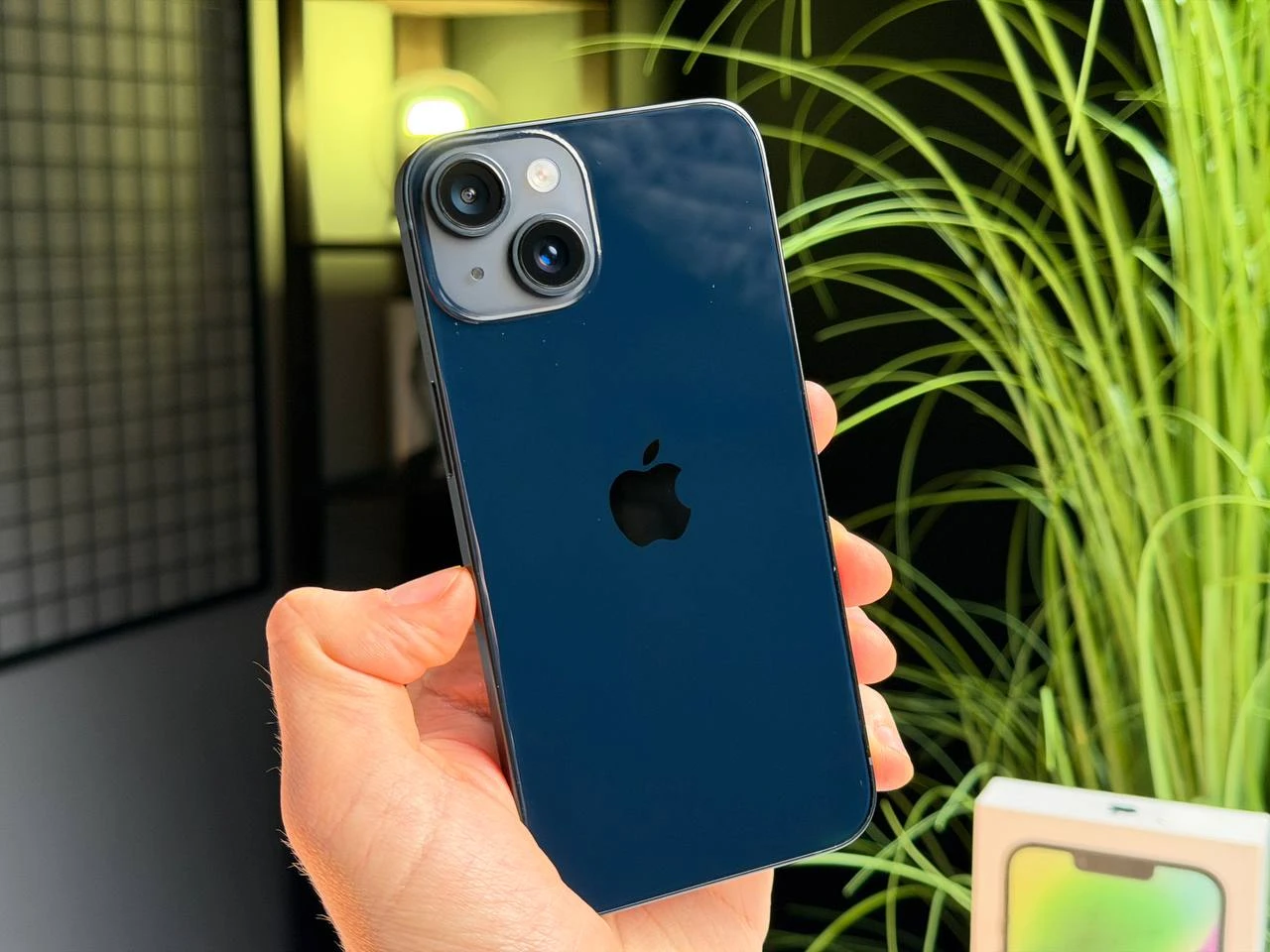 ВЖИВАНИЙ Б/У Apple iPhone 14 128GB Midnight (MPUF3) - Стан: гарний | Акумулятор: 100% | Комплектація: повний | Гарантія: 3 міс.