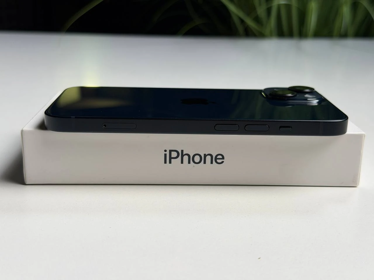 ВЖИВАНИЙ Б/У Apple iPhone 14 128GB Midnight (MPUF3) - Стан: гарний | Акумулятор: 100% | Комплектація: повний | Гарантія: 3 міс.