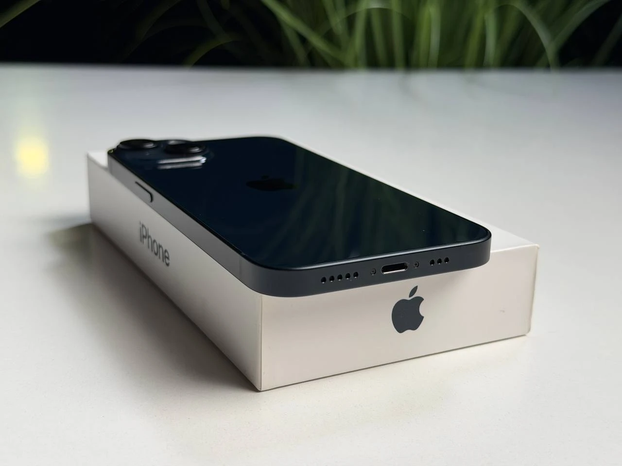 ВЖИВАНИЙ Б/У Apple iPhone 14 128GB Midnight (MPUF3) - Стан: гарний | Акумулятор: 100% | Комплектація: повний | Гарантія: 3 міс.