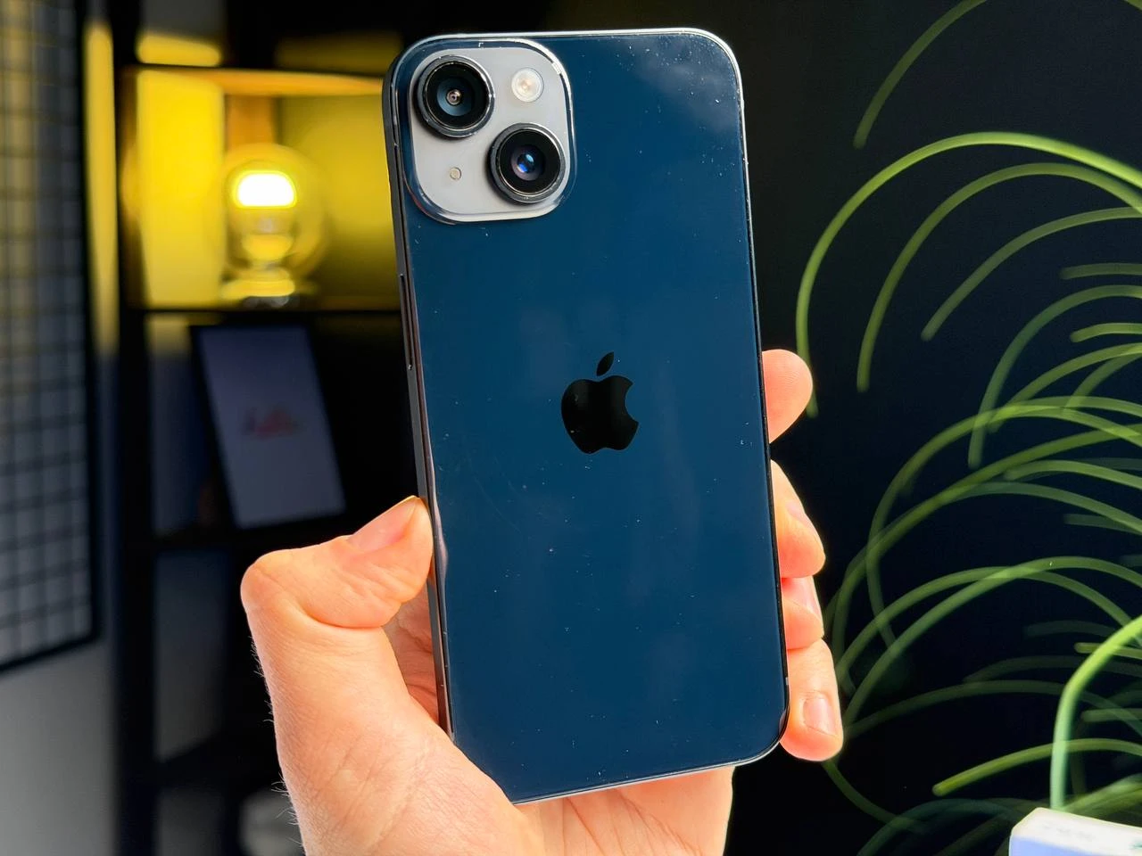 ВЖИВАНИЙ Б/У Apple iPhone 14 128GB Midnight (MPUF3) - Стан: задовільний | Акумулятор: 82% | Комплектація: повний | Гарантія: 3 міс.