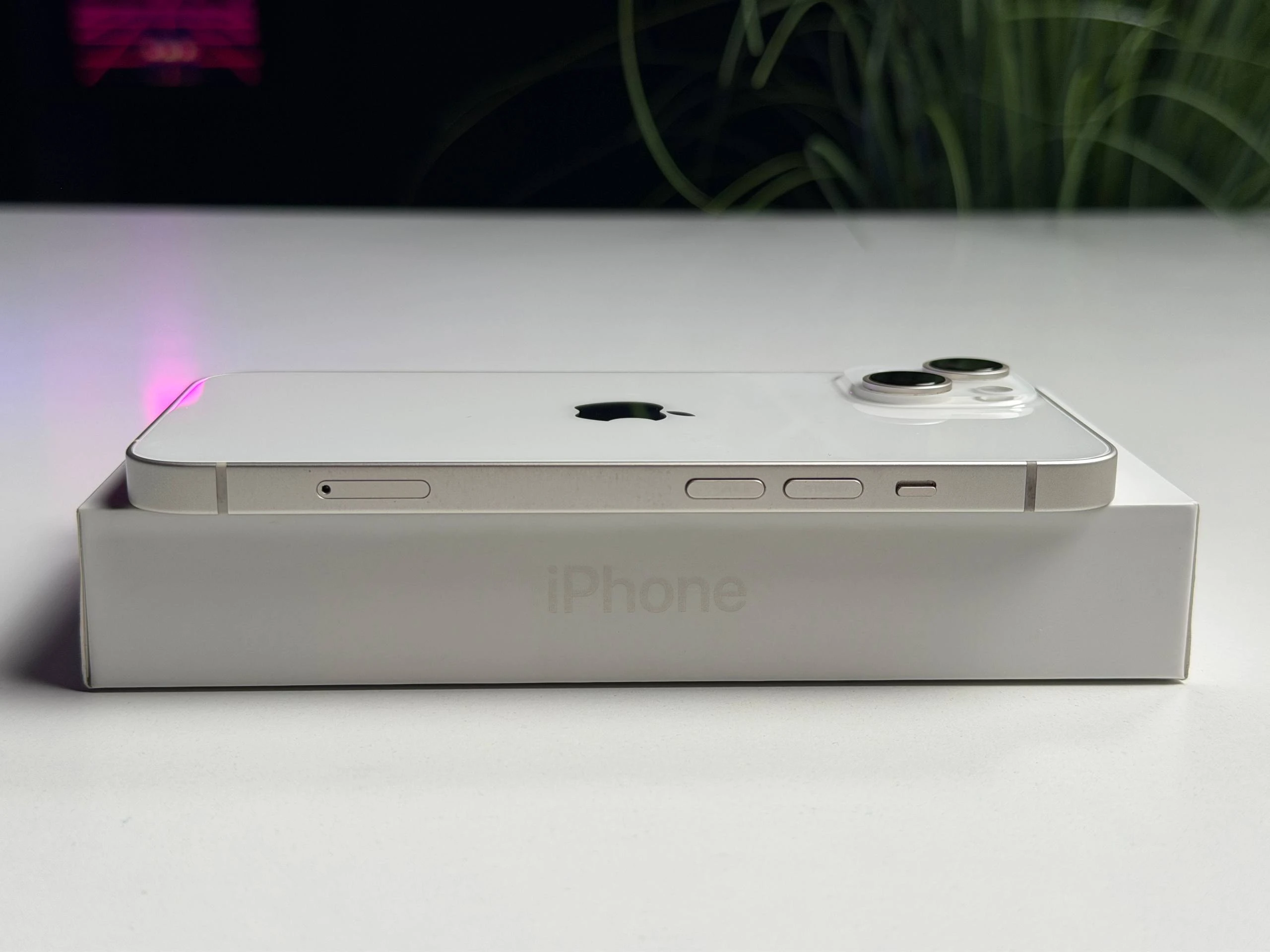 ВЖИВАНИЙ Б/У Apple iPhone 14 128GB Starlight (MPUR3) - Состояние: хороший | Аккумулятор: 100% | Комплектация: полный | Гарантия: 3 мес.