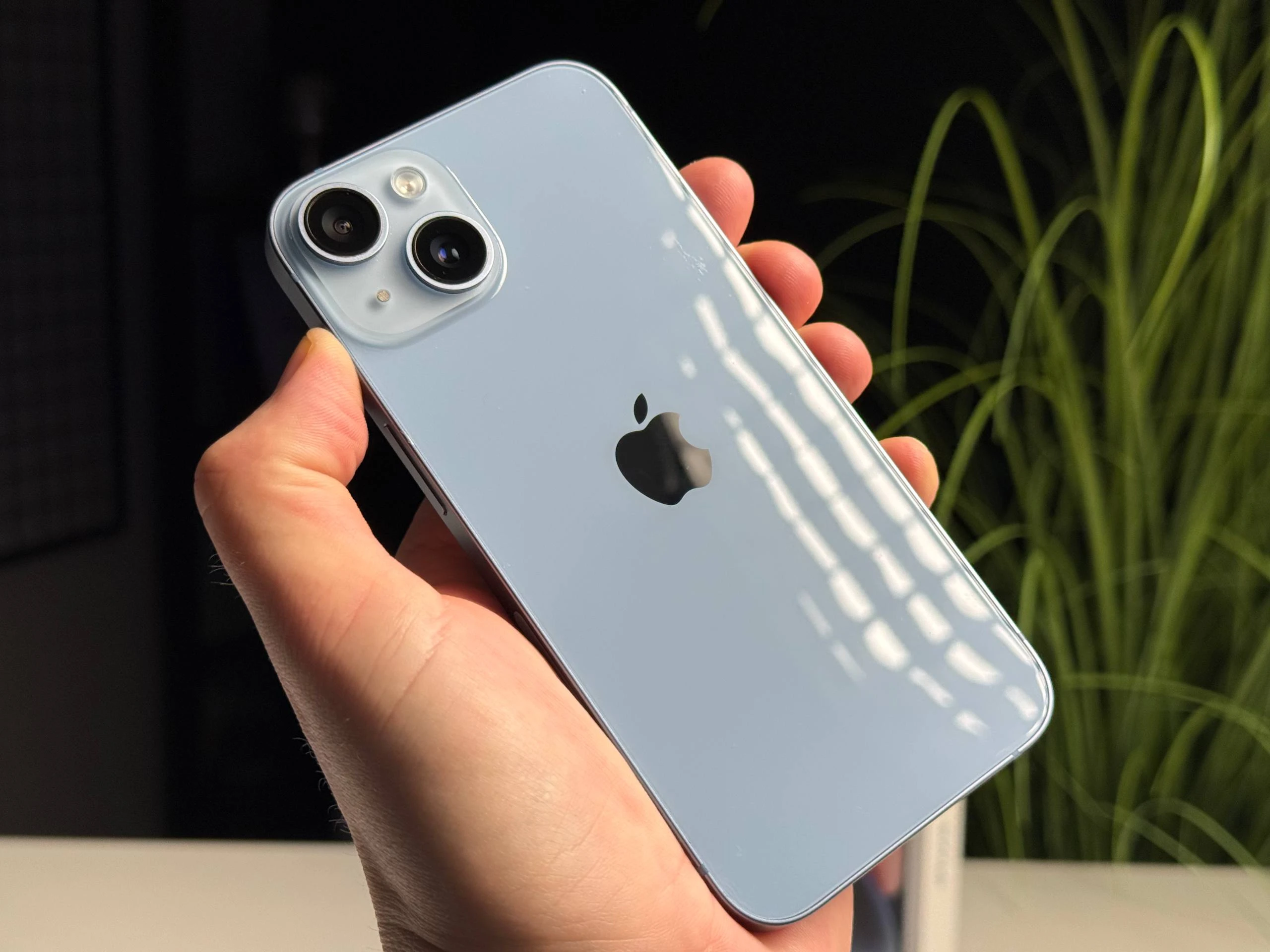 ВЖИВАНИЙ Б/У Apple iPhone 14 256GB Blue eSim (MPWM3) - Состояние: хороший | Аккумулятор: 100% | Комплектация: полный | Гарантия: 3 мес.